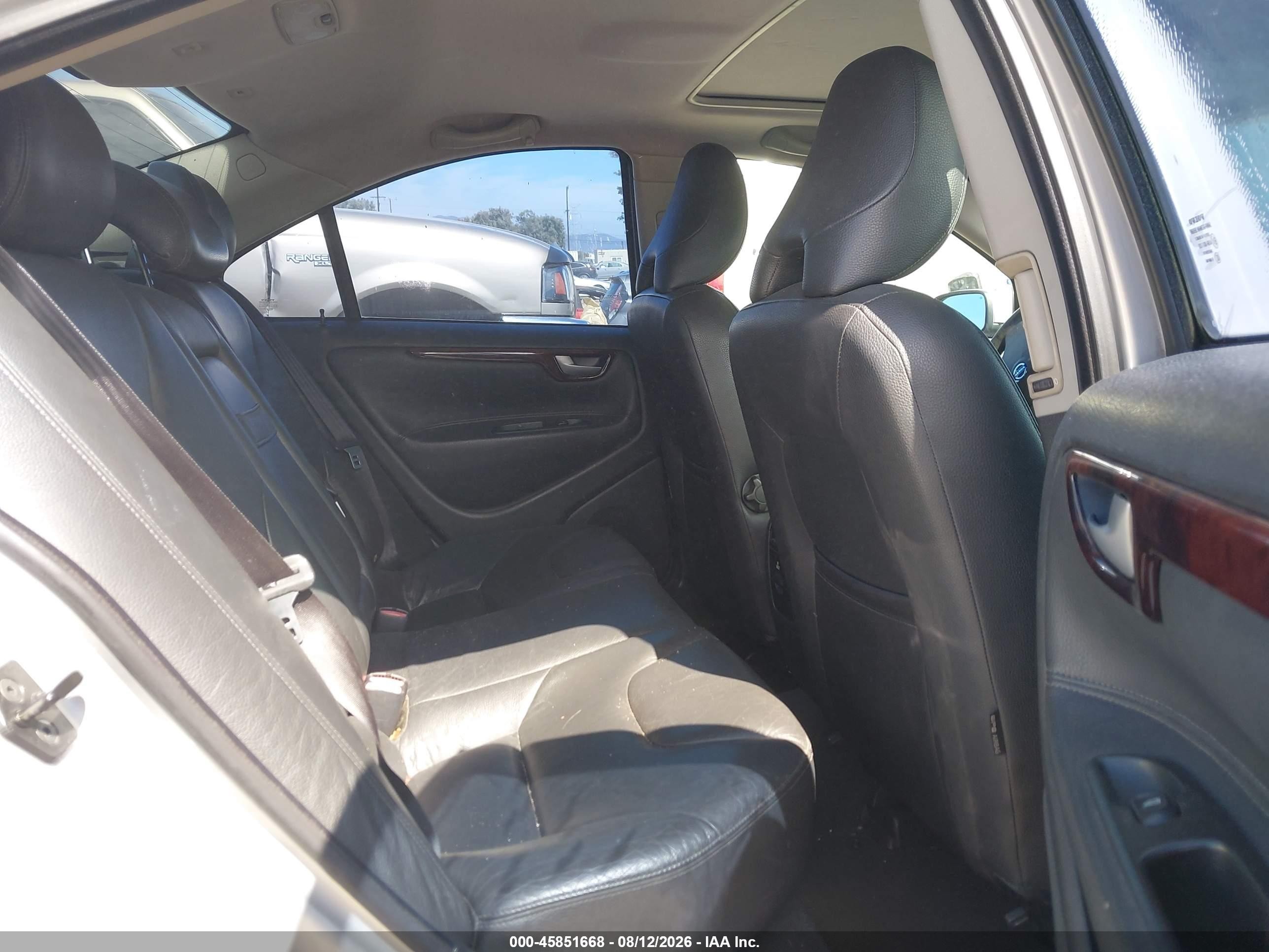 2005 Volvo S60 2.5t A/2.5t A Sr W/premium Package Silver vin: YV1RS592552473823