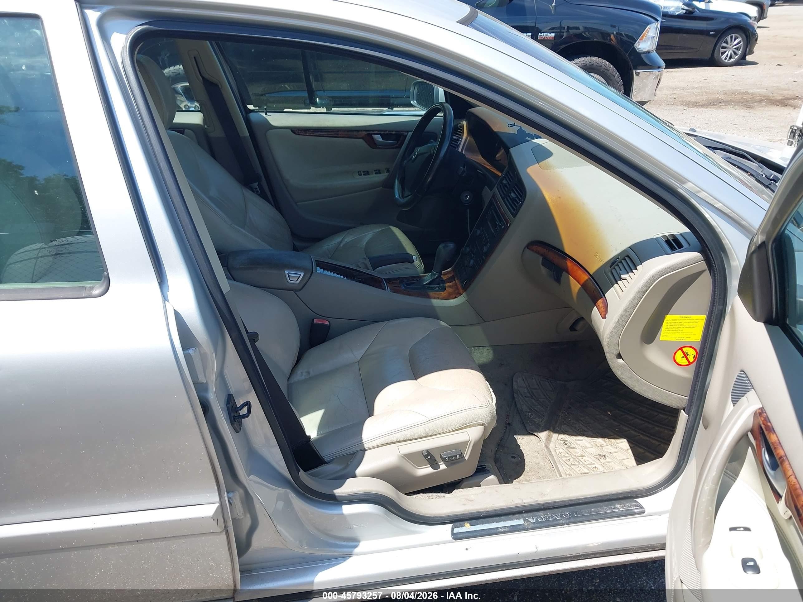 2005 Volvo S60 2.5t A/2.5t A Sr W/premium Package Серебряный vin: YV1RS592852470785