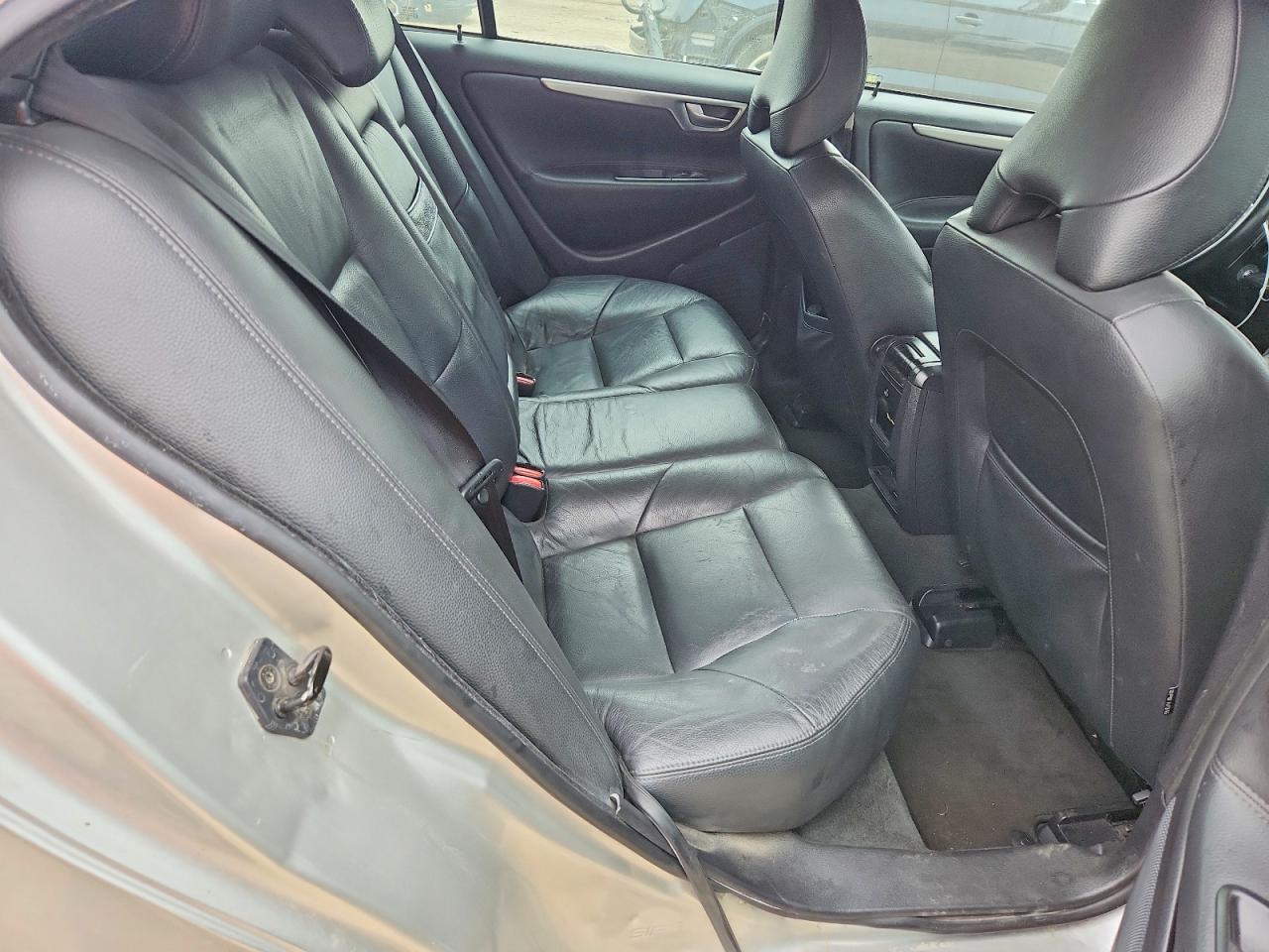 2009 Volvo S60 2.5t Silver vin: YV1RS592X92728066
