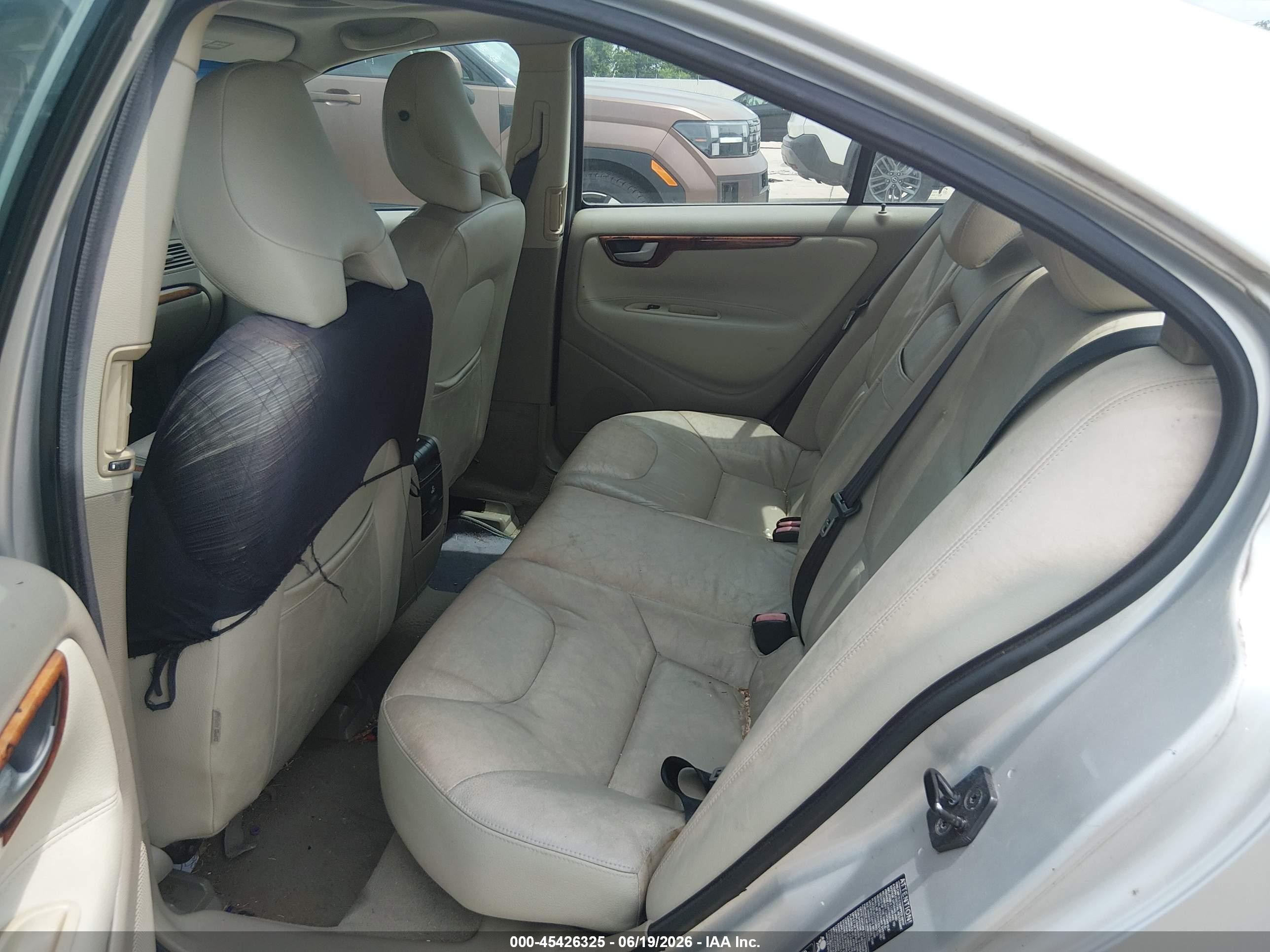 2005 Volvo S60 2.4/2.4 A Sr Silver vin: YV1RS612X52449552