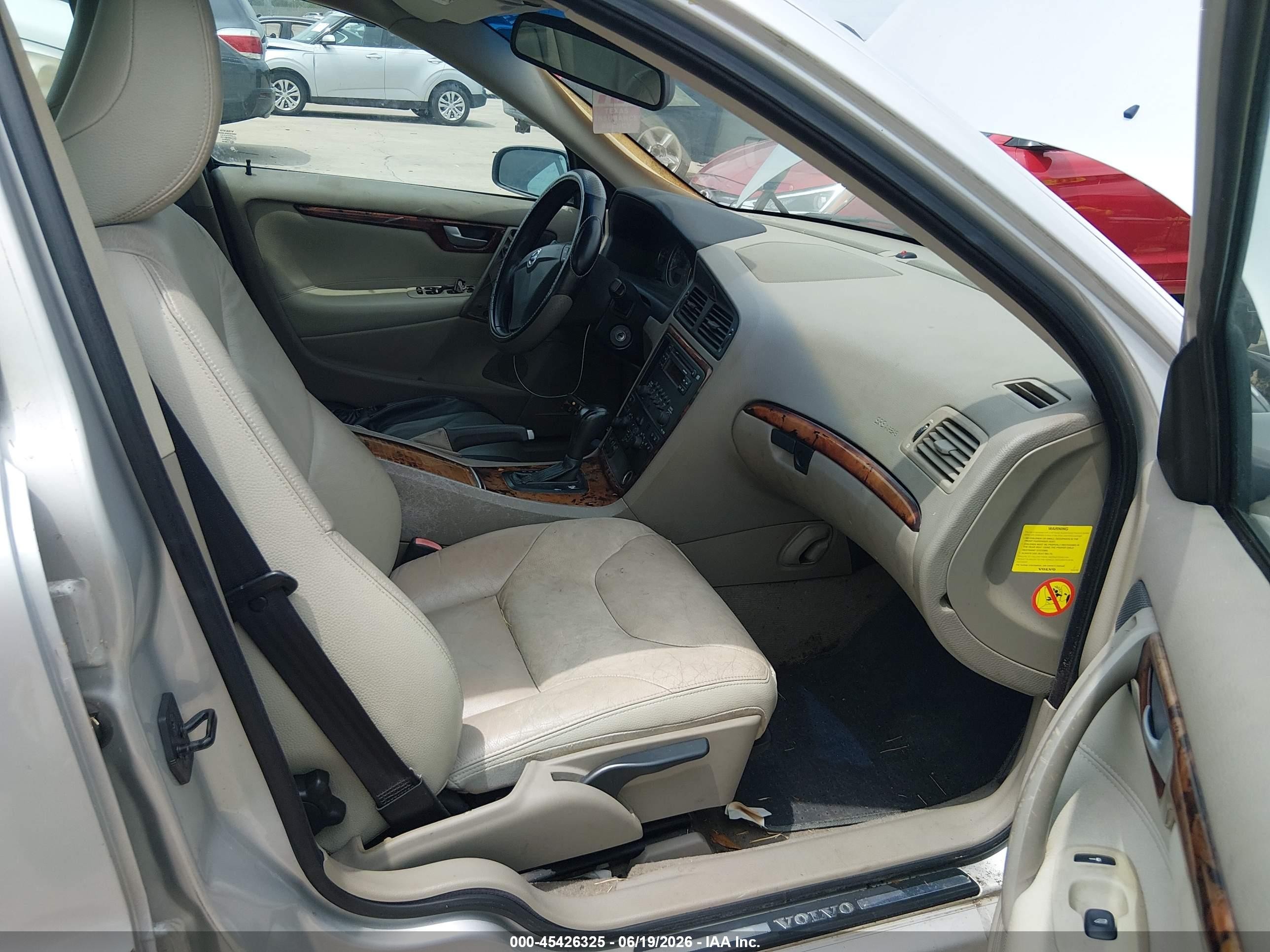 2005 Volvo S60 2.4/2.4 A Sr Silver vin: YV1RS612X52449552