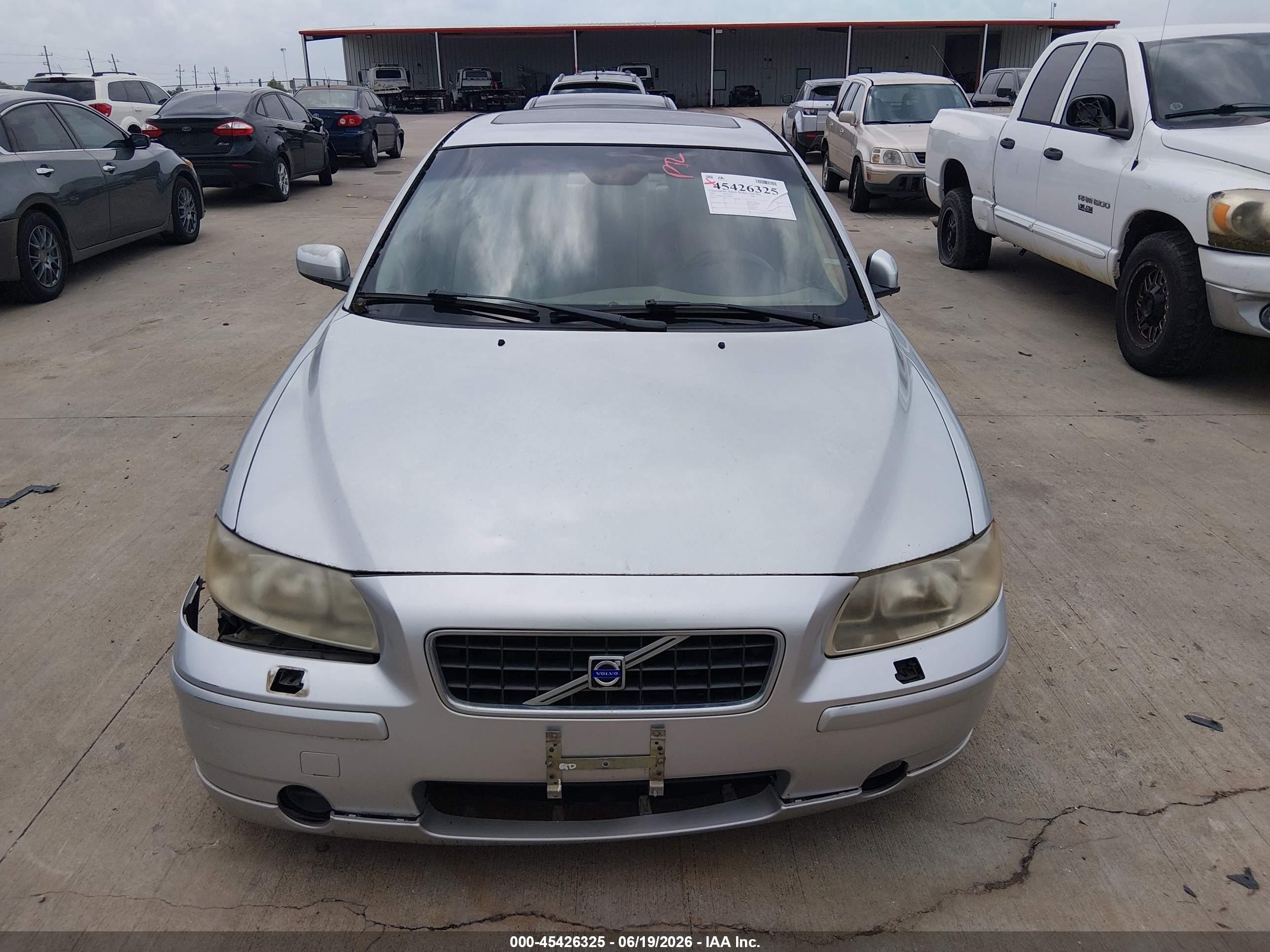 2005 Volvo S60 2.4/2.4 A Sr Silver vin: YV1RS612X52449552