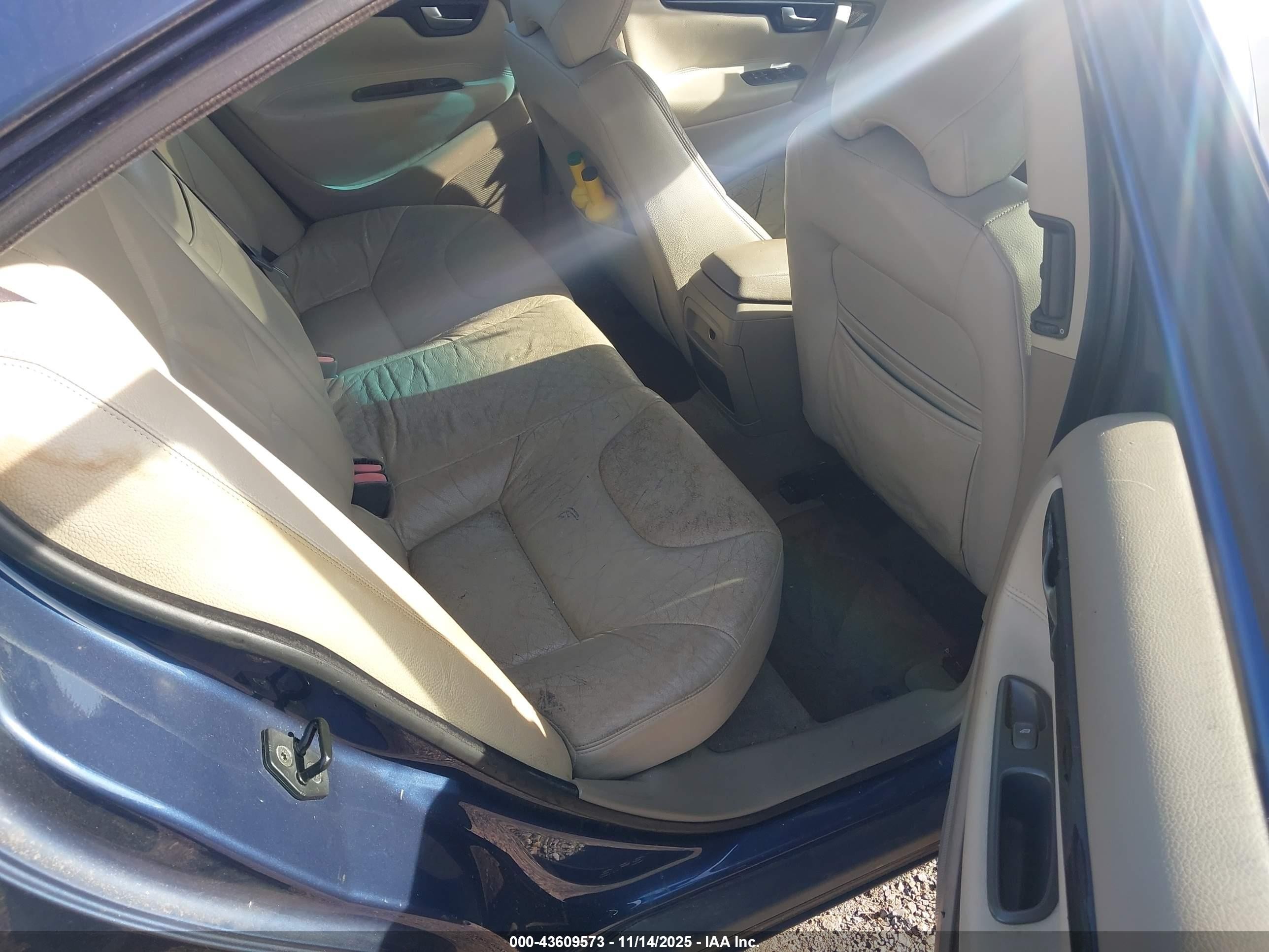 2002 Volvo S60 2.4 Blue vin: YV1RS61R322120099