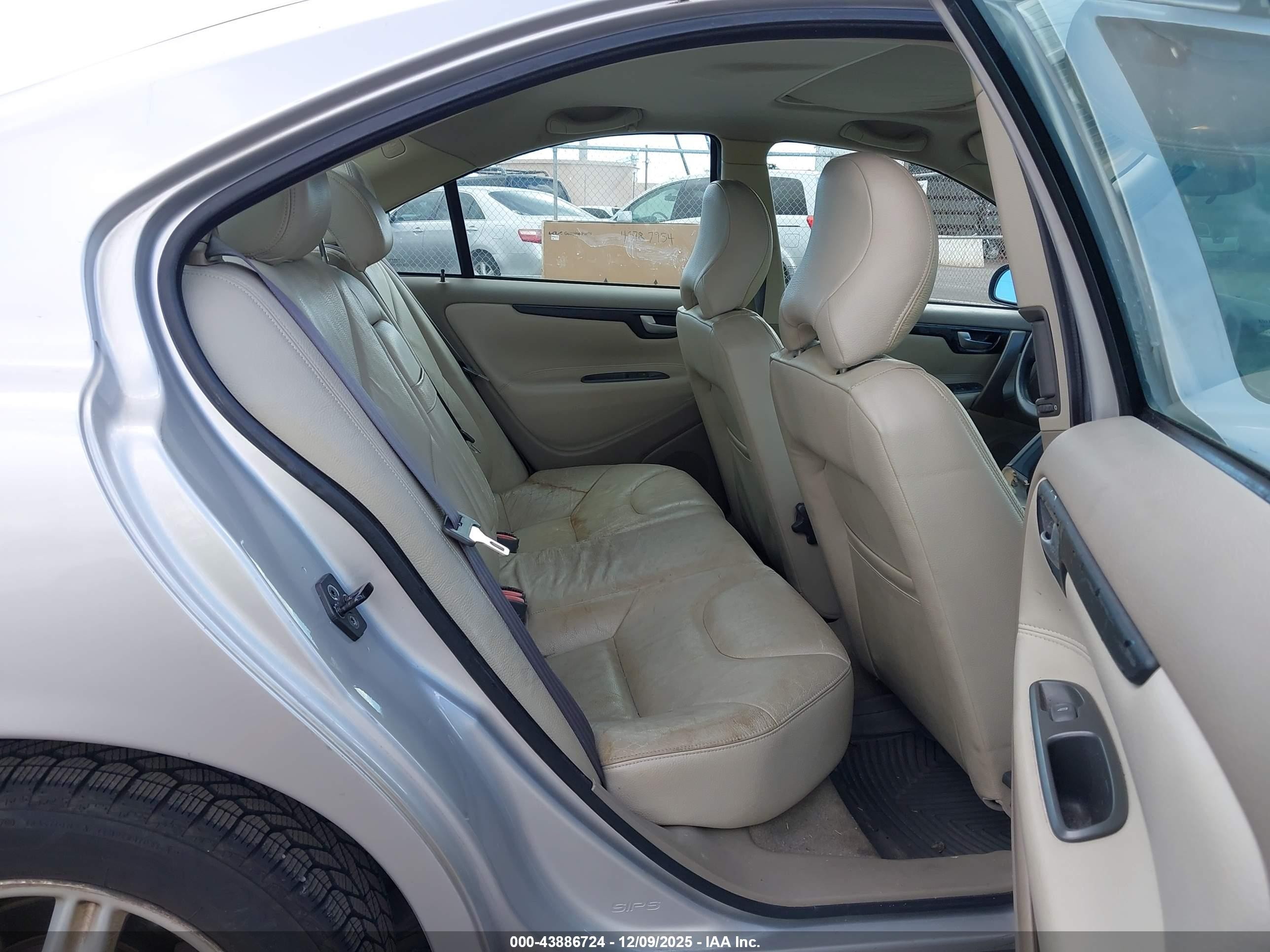 2002 Volvo S60 2.4 Silver vin: YV1RS61R322158206