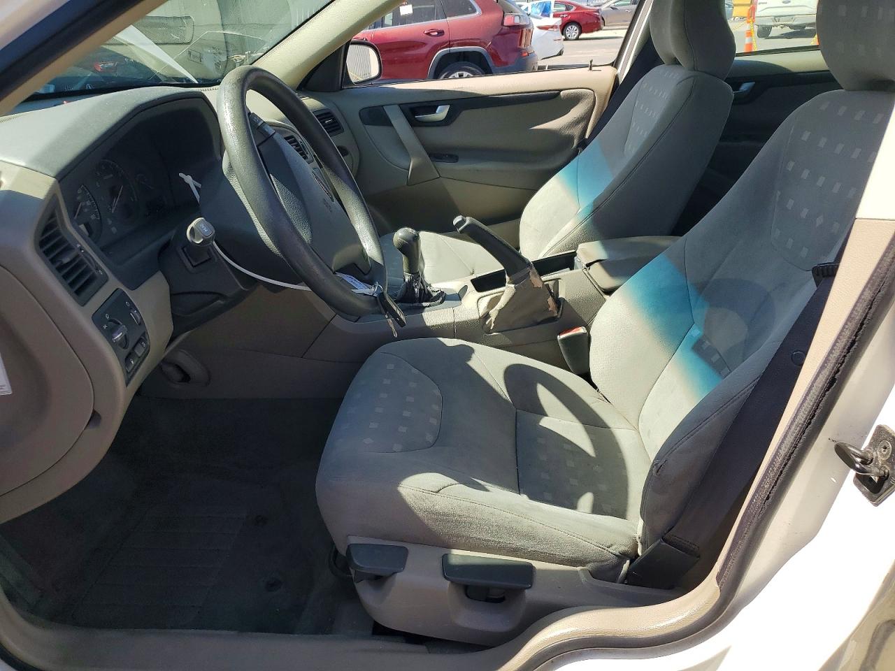 2002 Volvo S60 Белый vin: YV1RS61R822122012