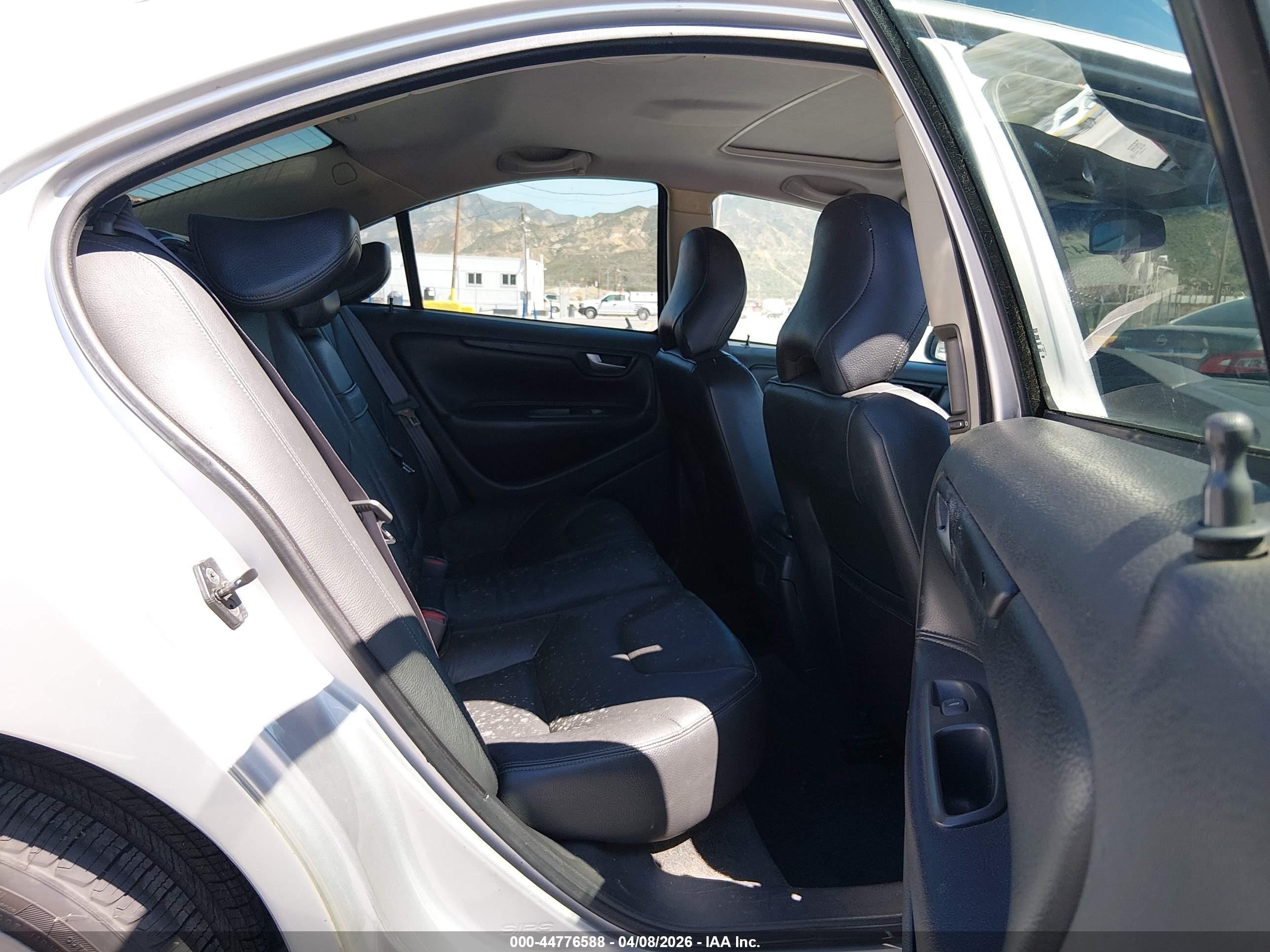 2002 Volvo S60 2.4 Silver vin: YV1RS61R822173008