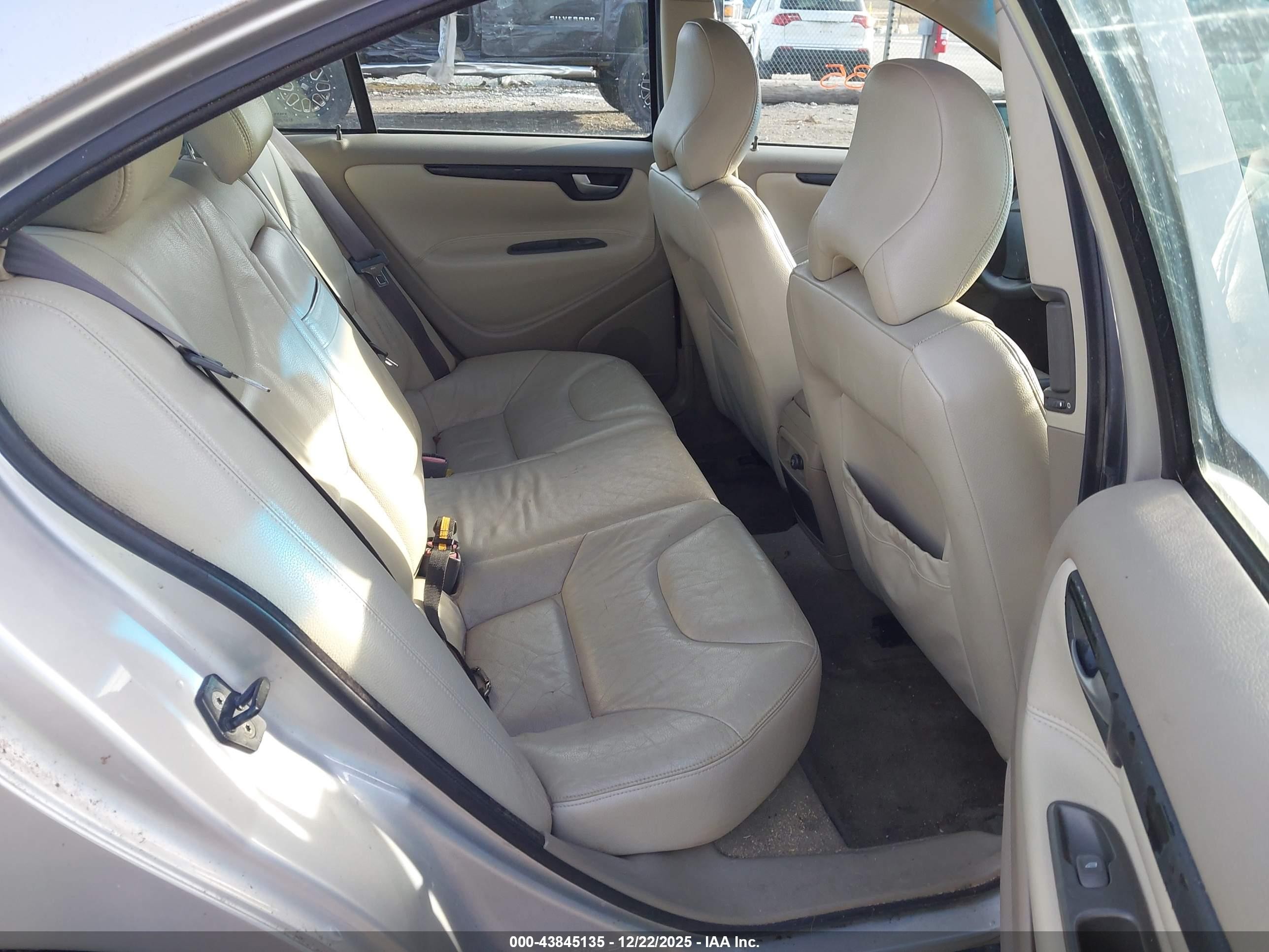 2002 Volvo S60 2.4 Silver vin: YV1RS61R922169243