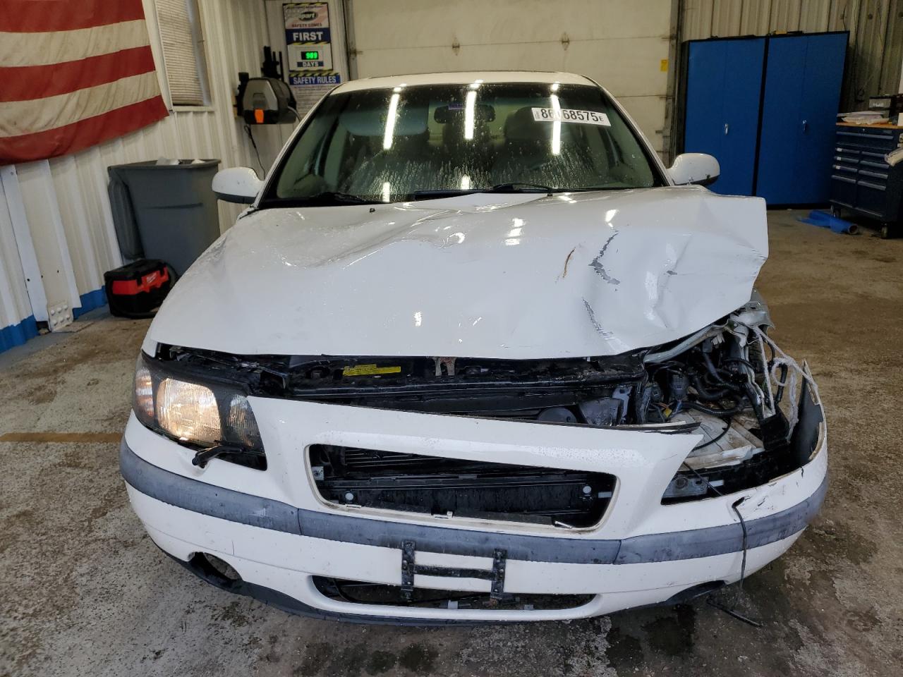 2002 Volvo S60 White vin: YV1RS61R922197639