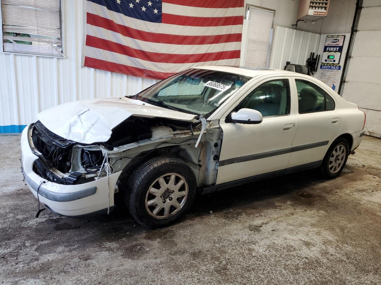 2002 Volvo S60 White vin: YV1RS61R922197639