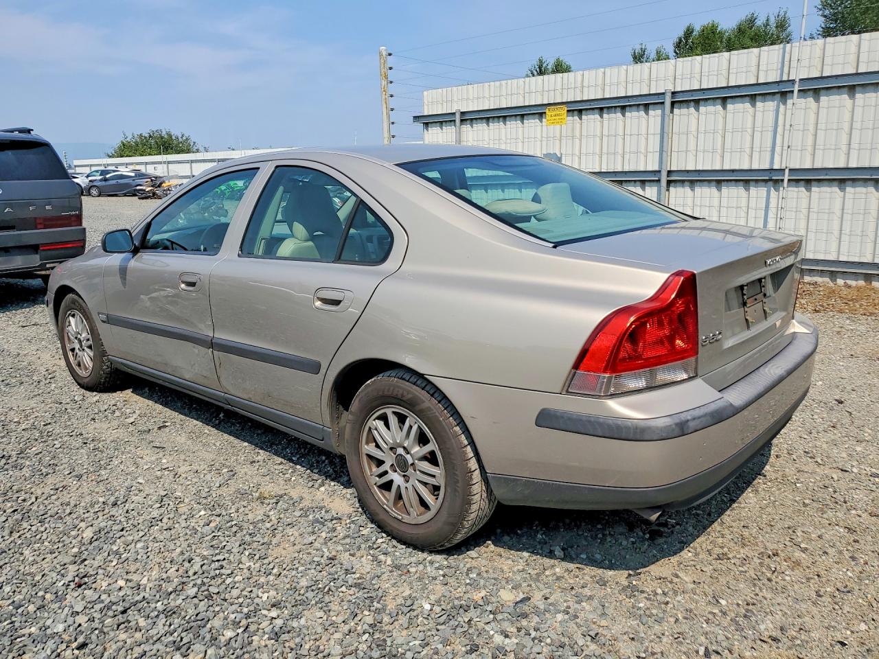 2004 Volvo S60 Gold vin: YV1RS61T842413303