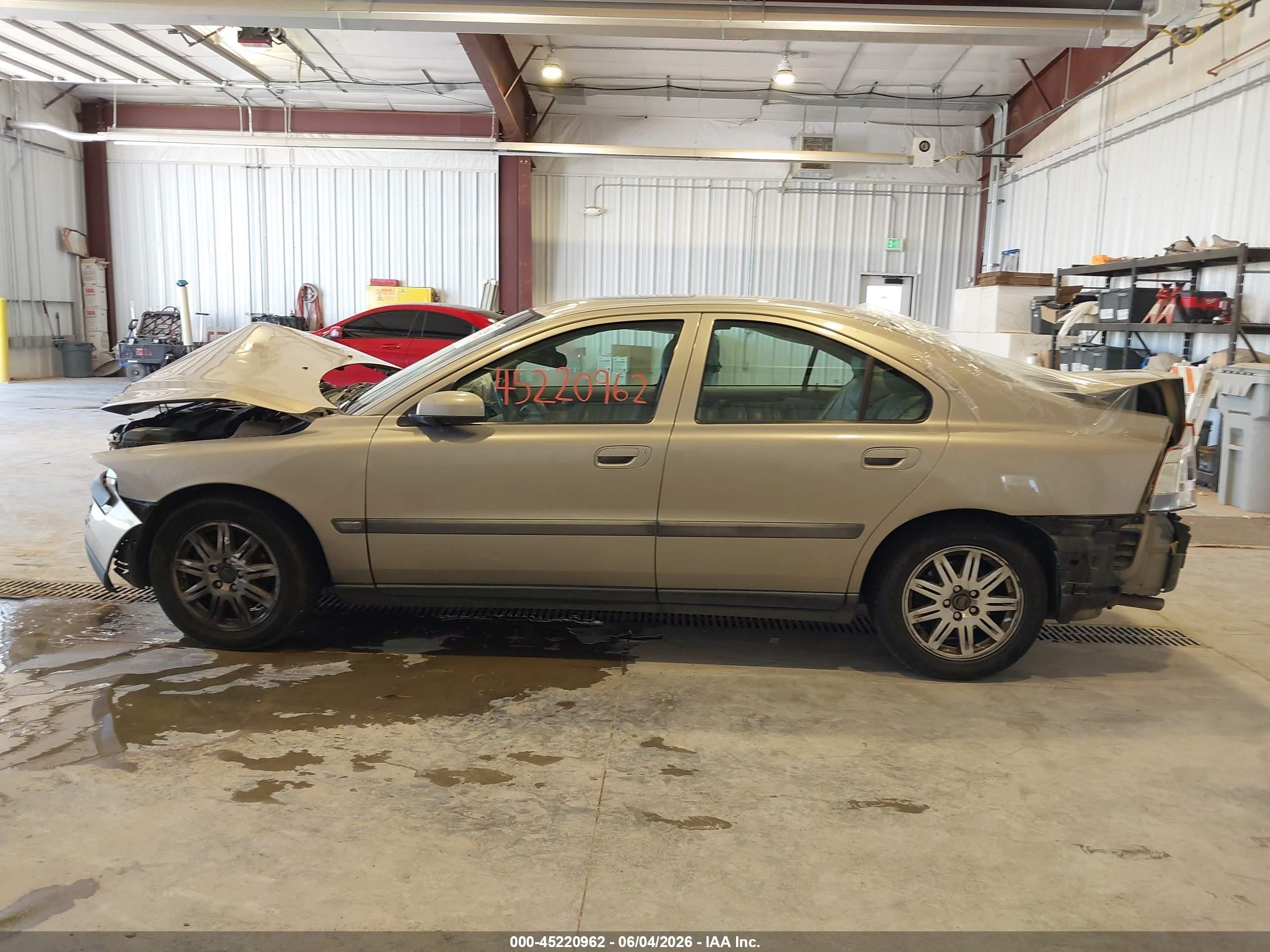 2004 Volvo S60 2.4 Beige vin: YV1RS64A942332420