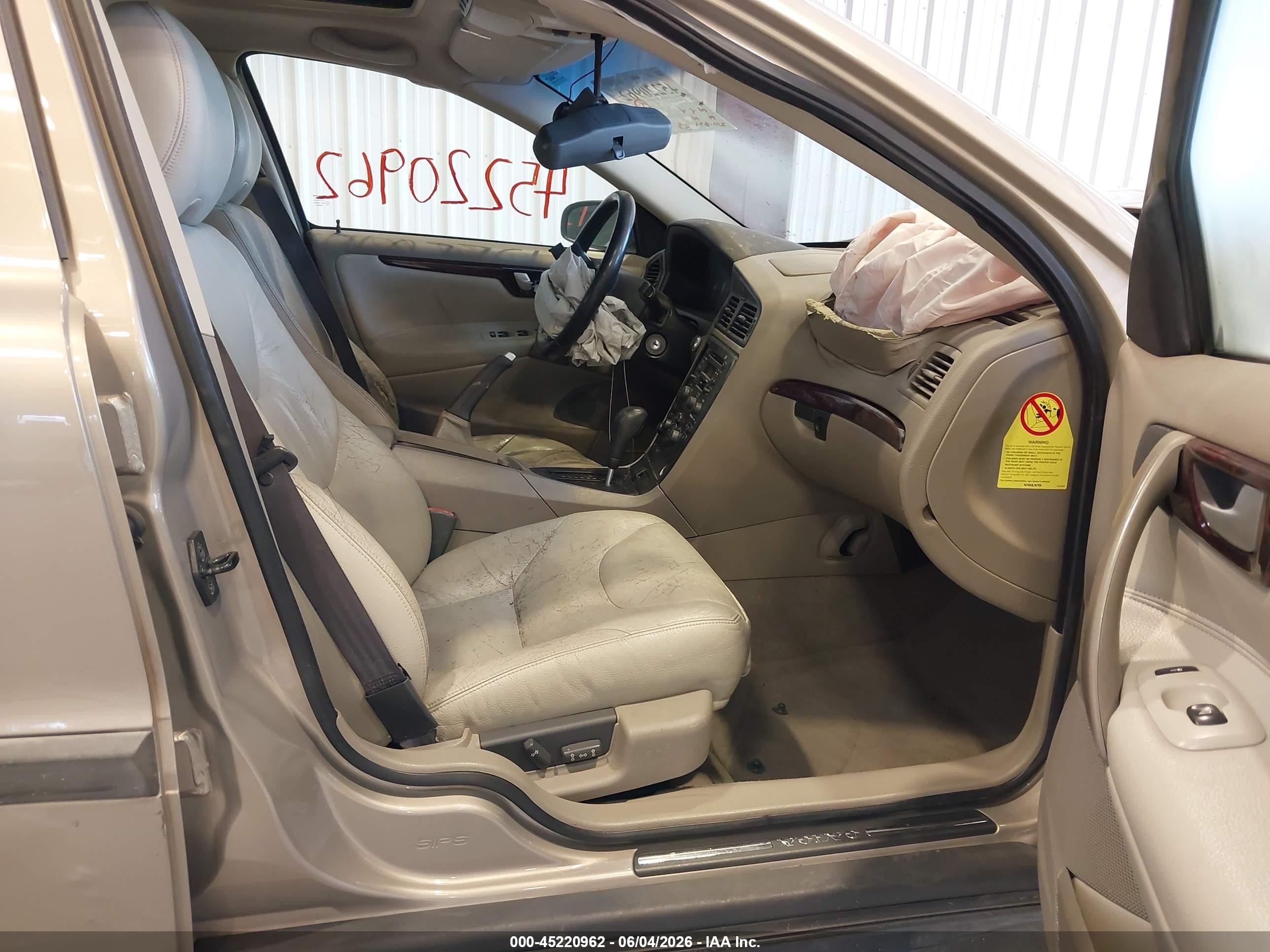 2004 Volvo S60 2.4 Beige vin: YV1RS64A942332420
