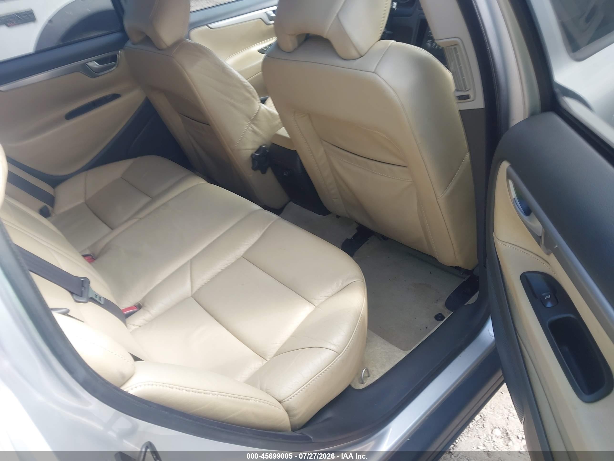 2004 Volvo V70 R Silver vin: YV1SJ52Y942411729