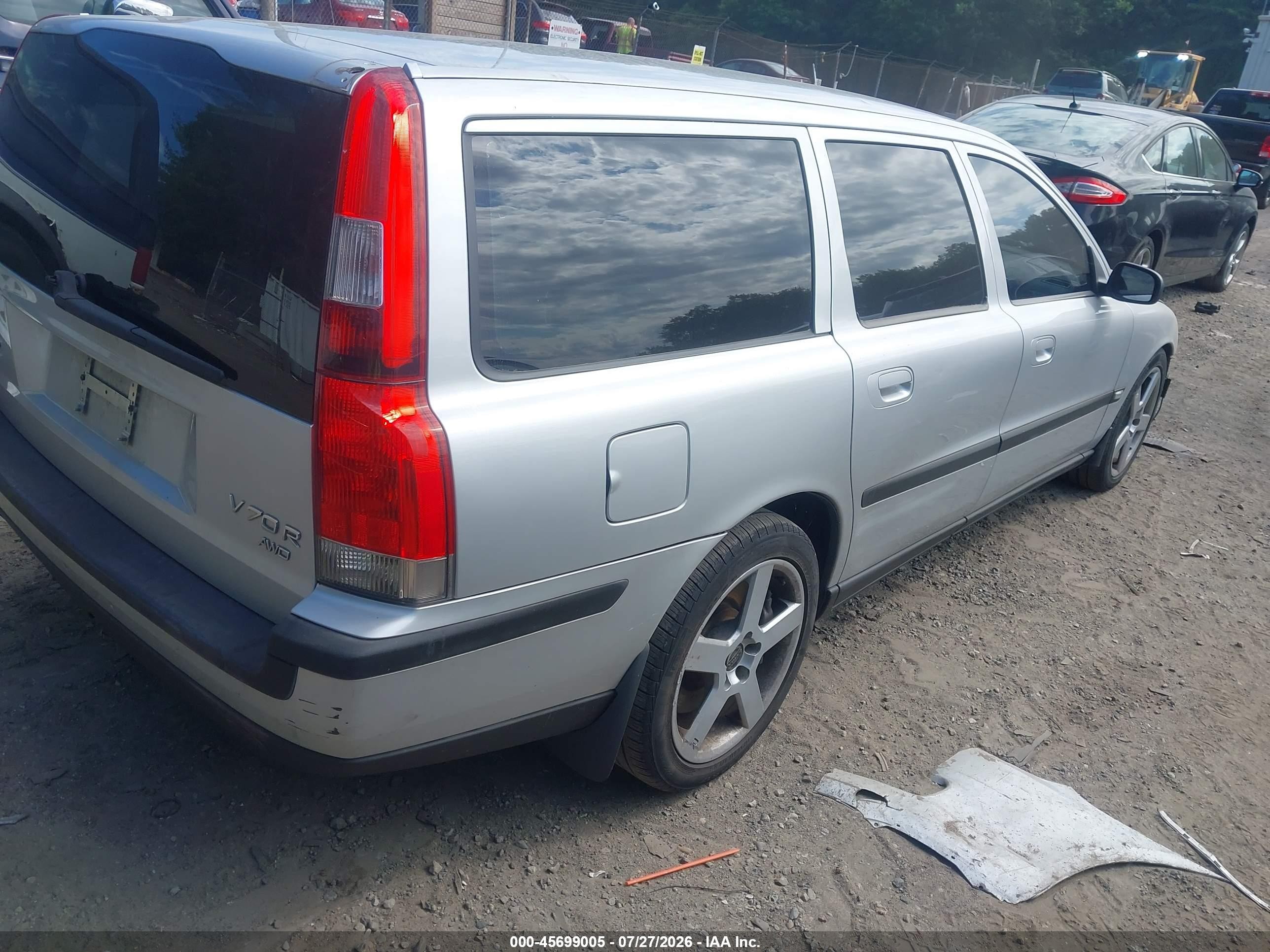2004 Volvo V70 R Silver vin: YV1SJ52Y942411729