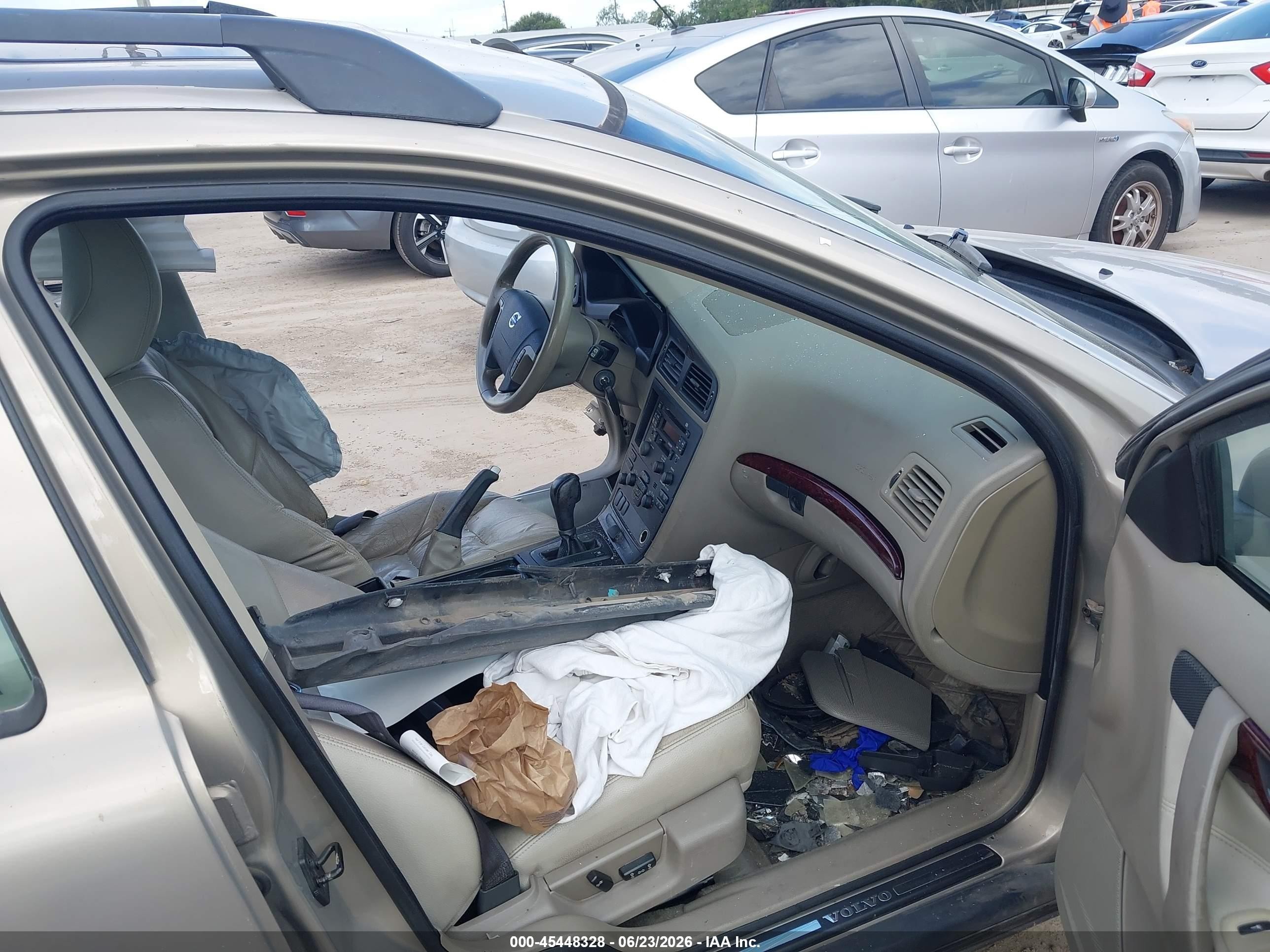 2004 Volvo V70 2.5t Awd Beige vin: YV1SJ59H242429172