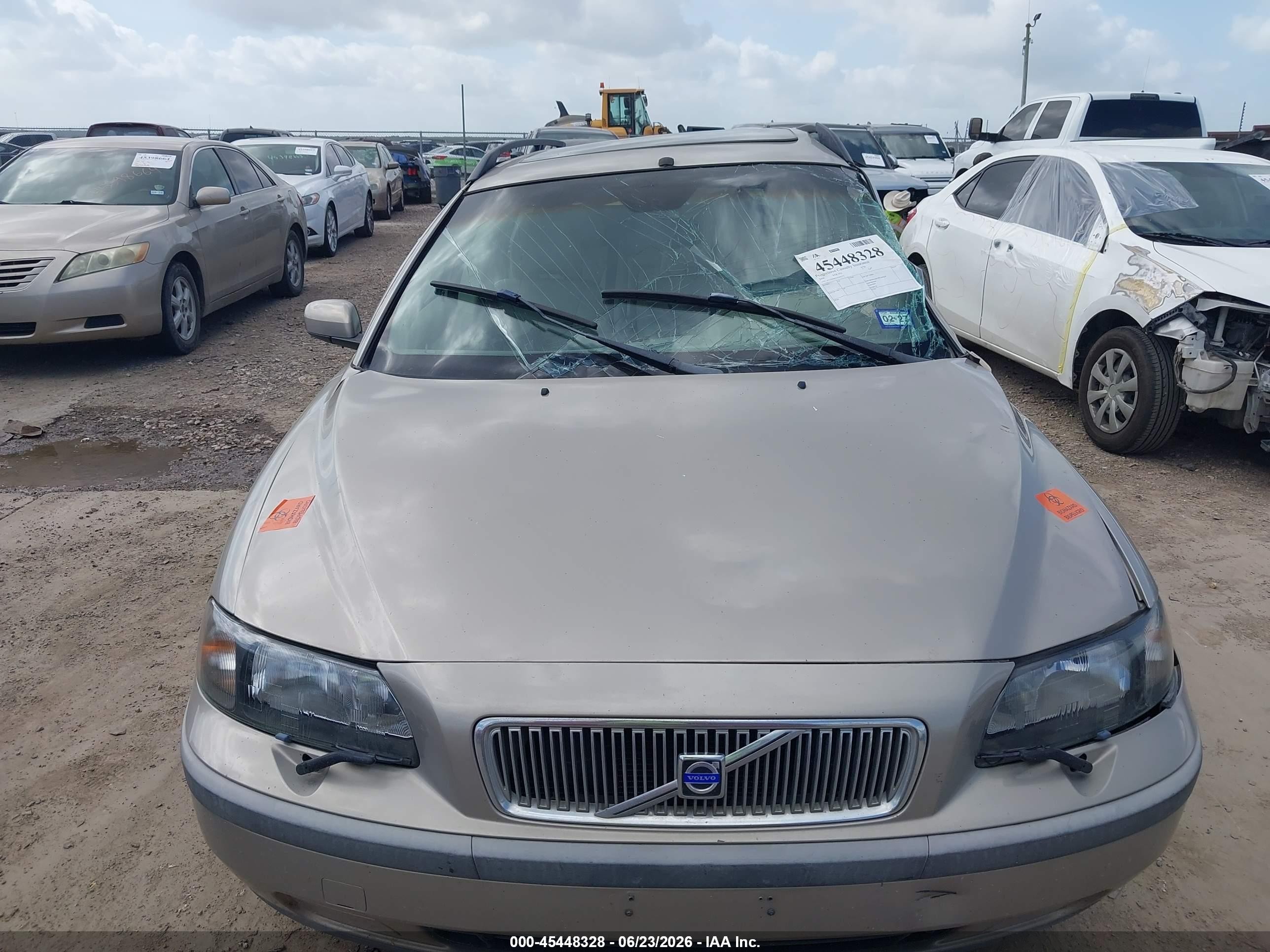 2004 Volvo V70 2.5t Awd Beige vin: YV1SJ59H242429172