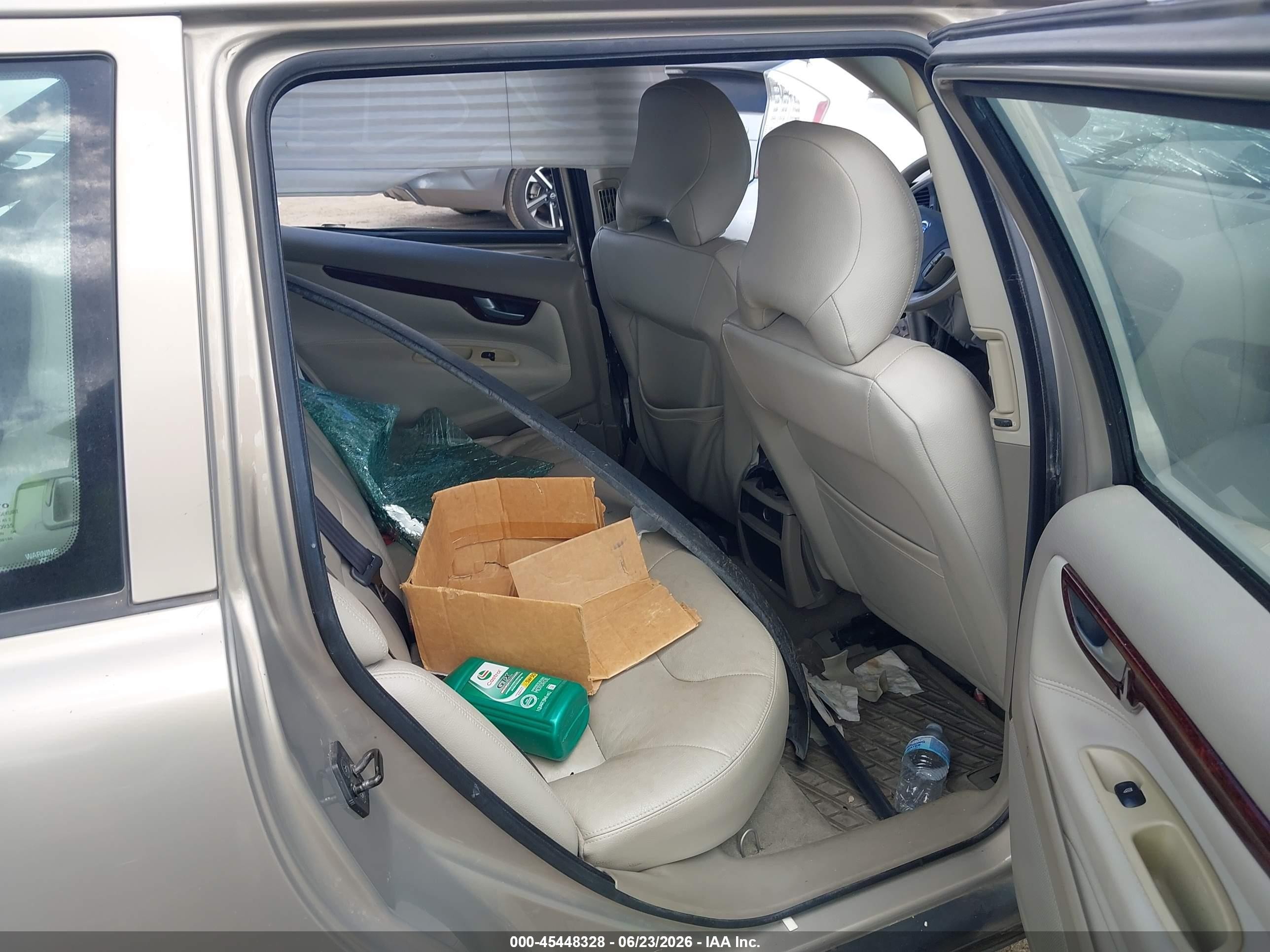2004 Volvo V70 2.5t Awd Beige vin: YV1SJ59H242429172