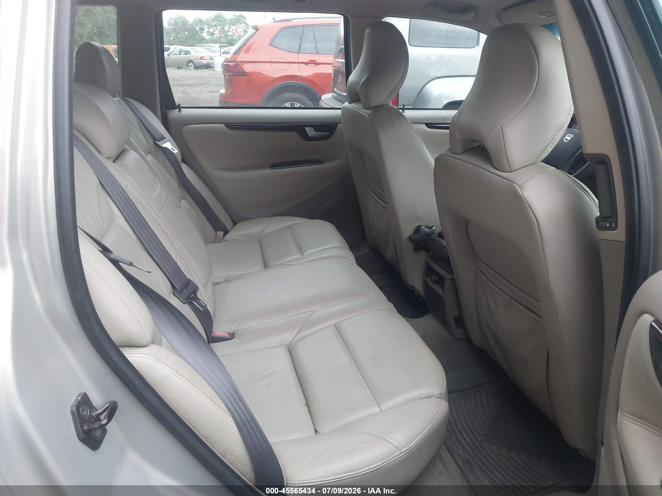 2001 Volvo V70 T5 Silver vin: YV1SW53D212101463