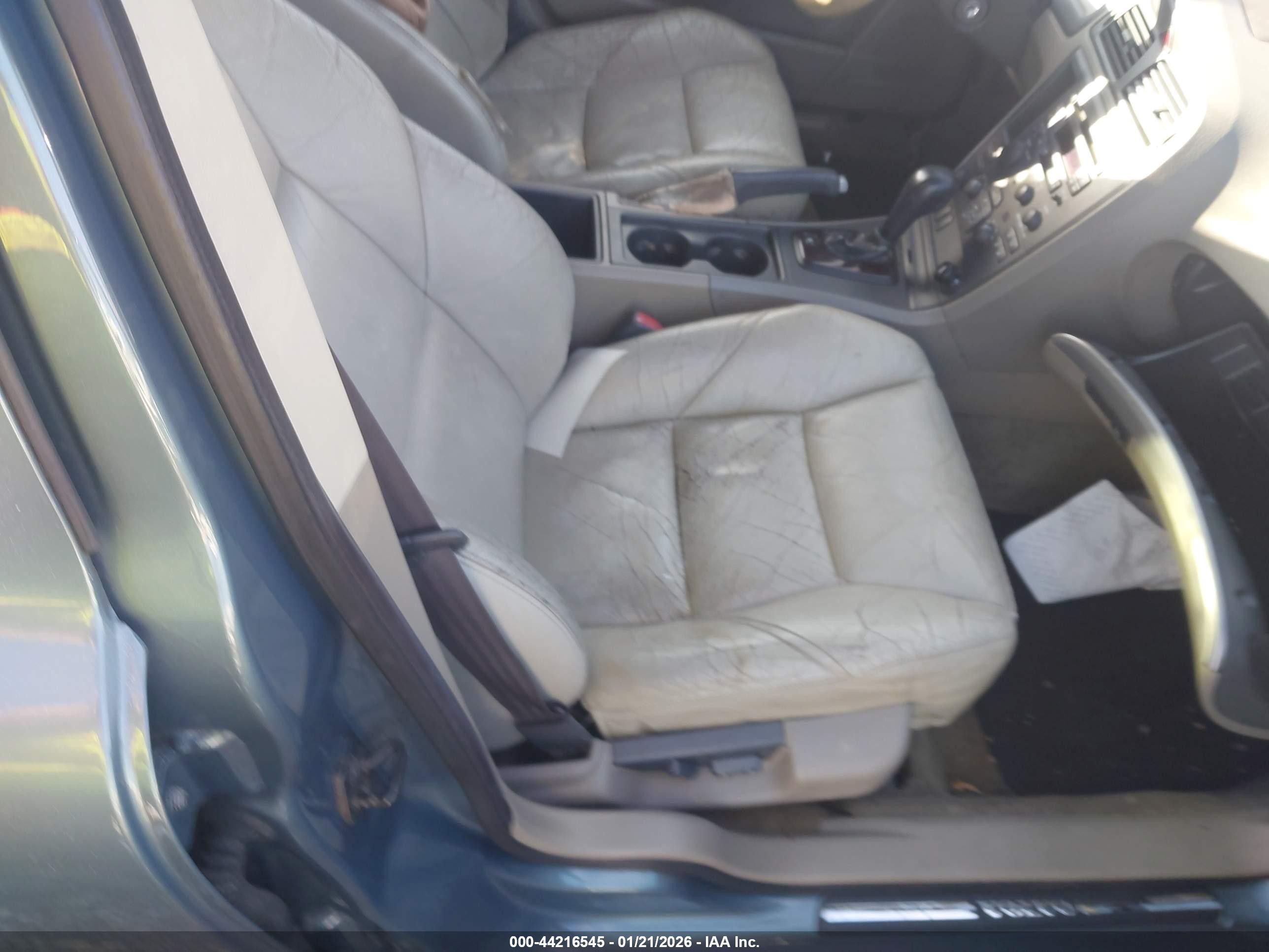 2003 Volvo V70 T5 Blue vin: YV1SW53D532286255