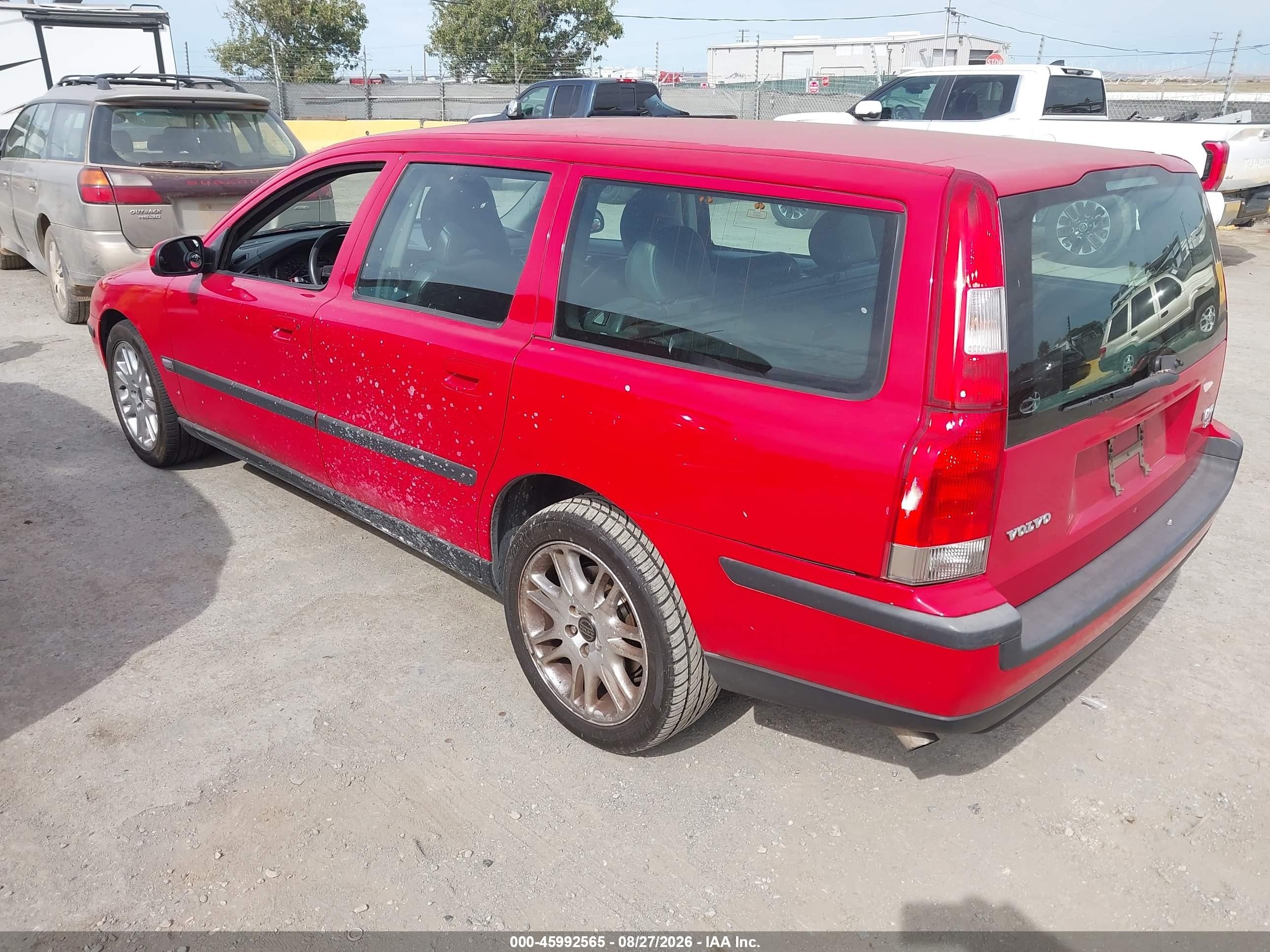 2001 Volvo V70 T5 Красный vin: YV1SW53DX11001391