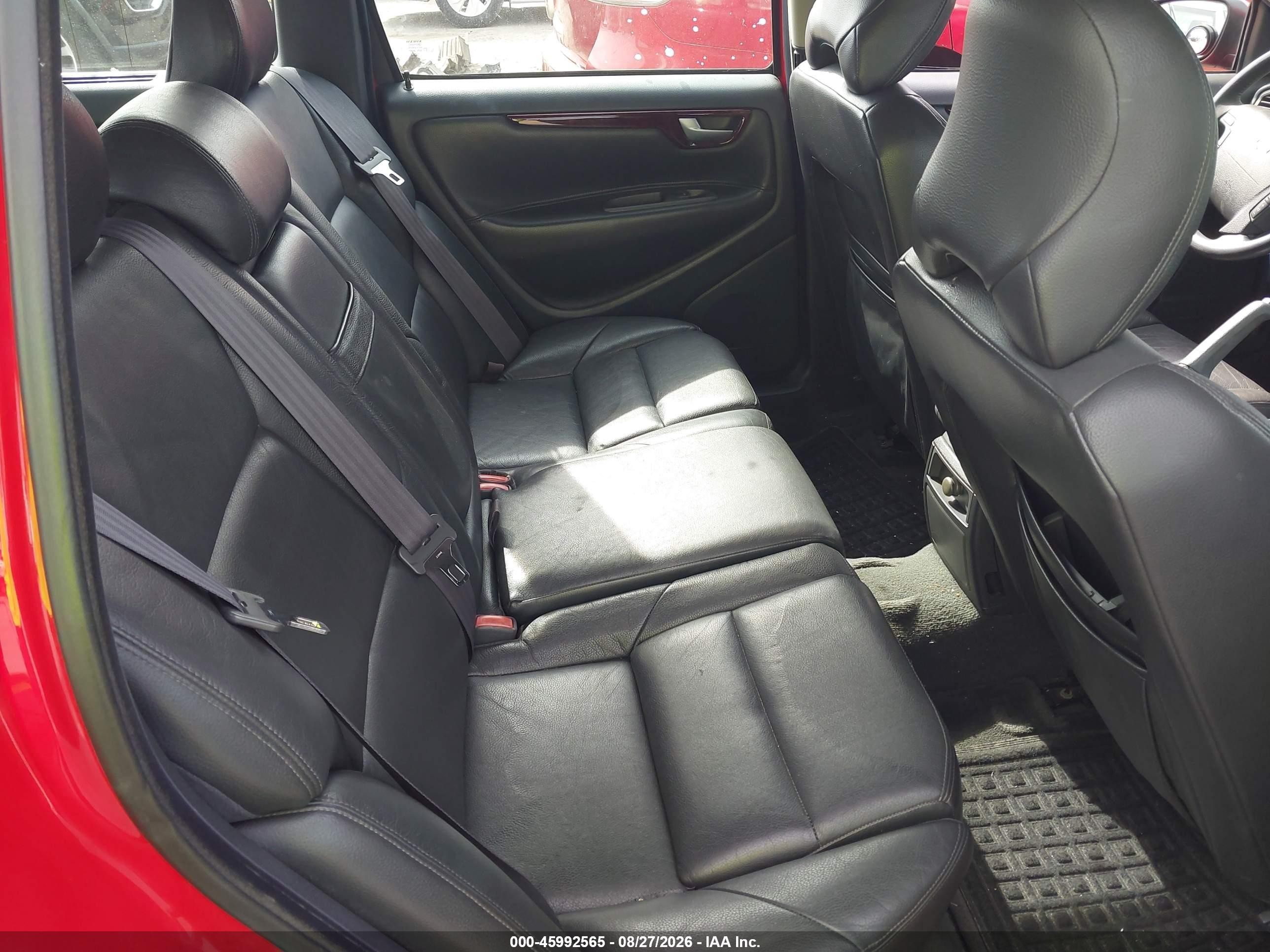 2001 Volvo V70 T5 Красный vin: YV1SW53DX11001391