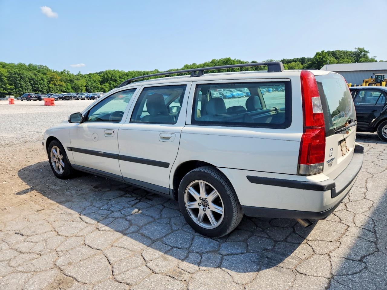 2002 Volvo V70 2.4t White vin: YV1SW58D722216795