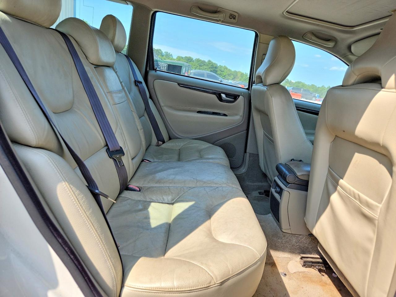 2002 Volvo V70 2.4t White vin: YV1SW58D722216795