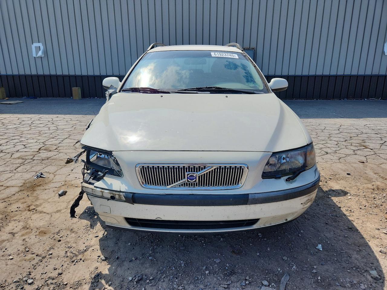 2002 Volvo V70 2.4t White vin: YV1SW58D722216795