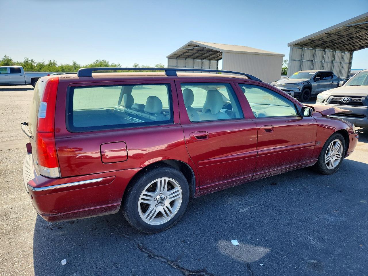 2006 Volvo V70 Red vin: YV1SW592462549815