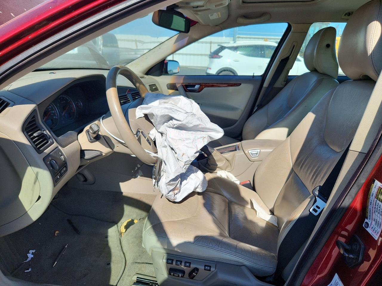 2006 Volvo V70 Red vin: YV1SW592462549815