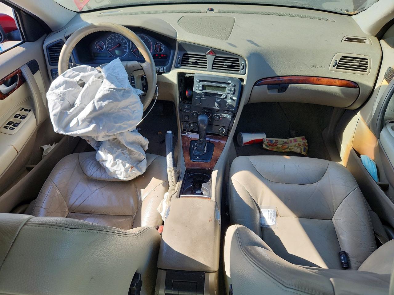 2006 Volvo V70 Red vin: YV1SW592462549815