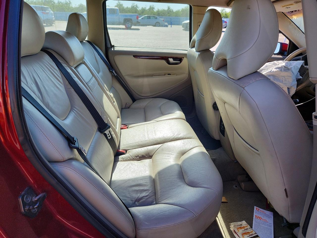 2006 Volvo V70 Red vin: YV1SW592462549815