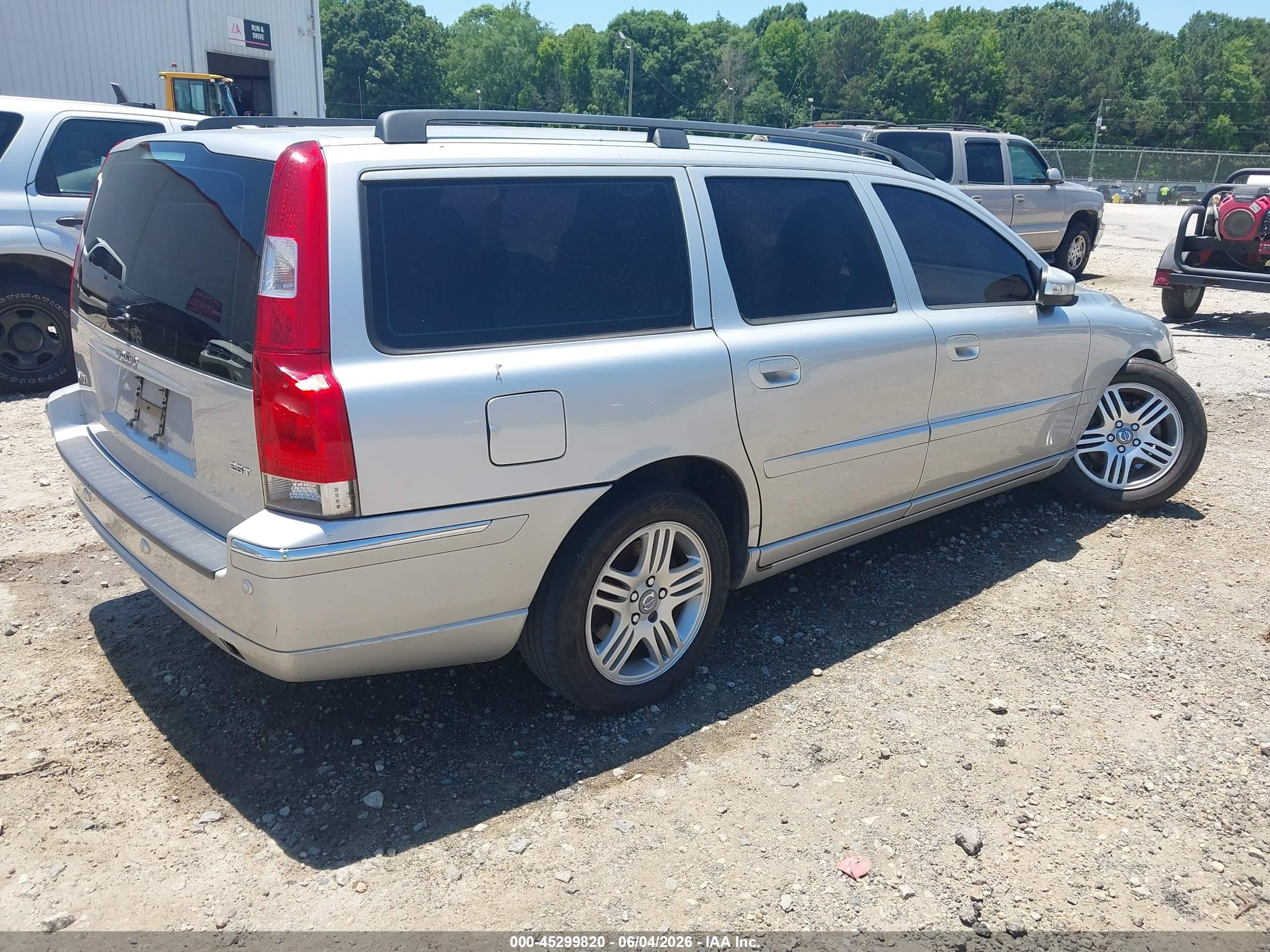 2007 Volvo V70 2.5t Silver vin: YV1SW592772624766