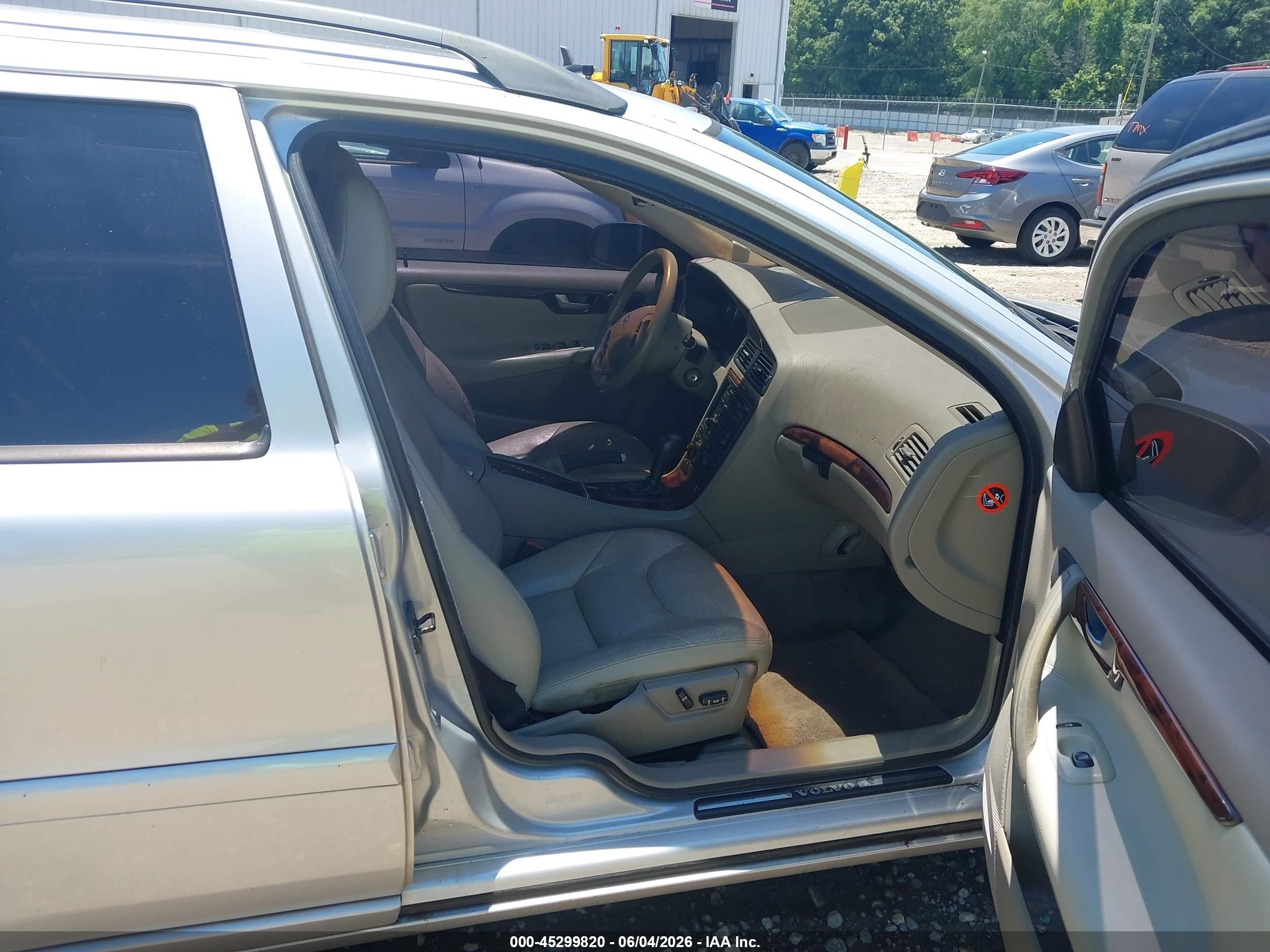 2007 Volvo V70 2.5t Silver vin: YV1SW592772624766