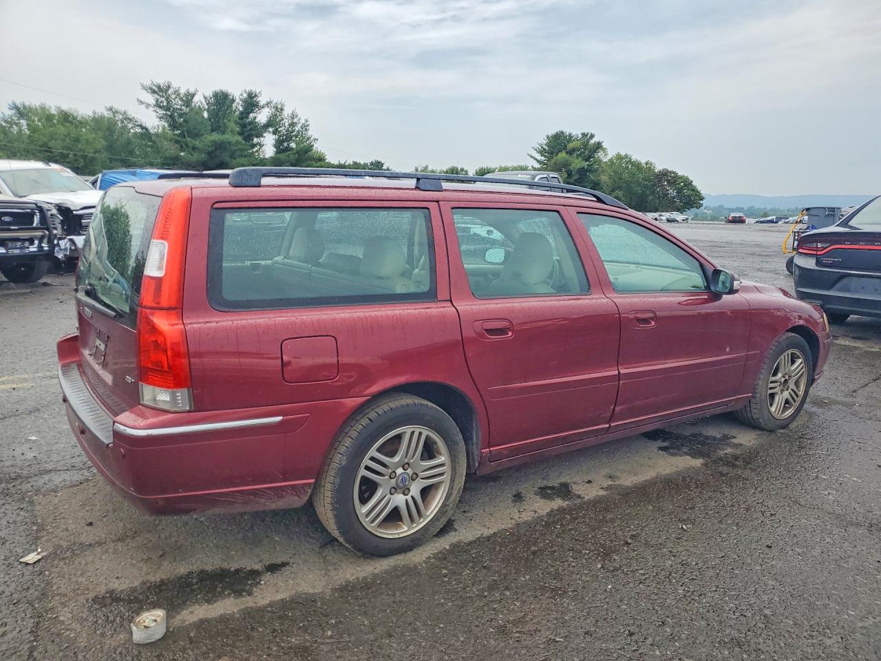 2007 Volvo V70 2.5t Red vin: YV1SW592872624811