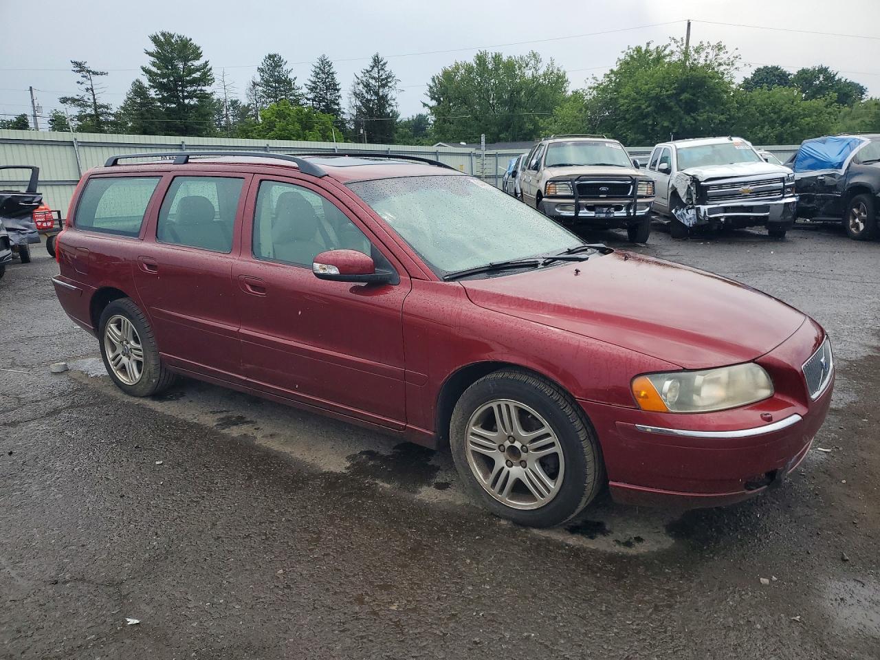 2007 Volvo V70 2.5t Red vin: YV1SW592872624811