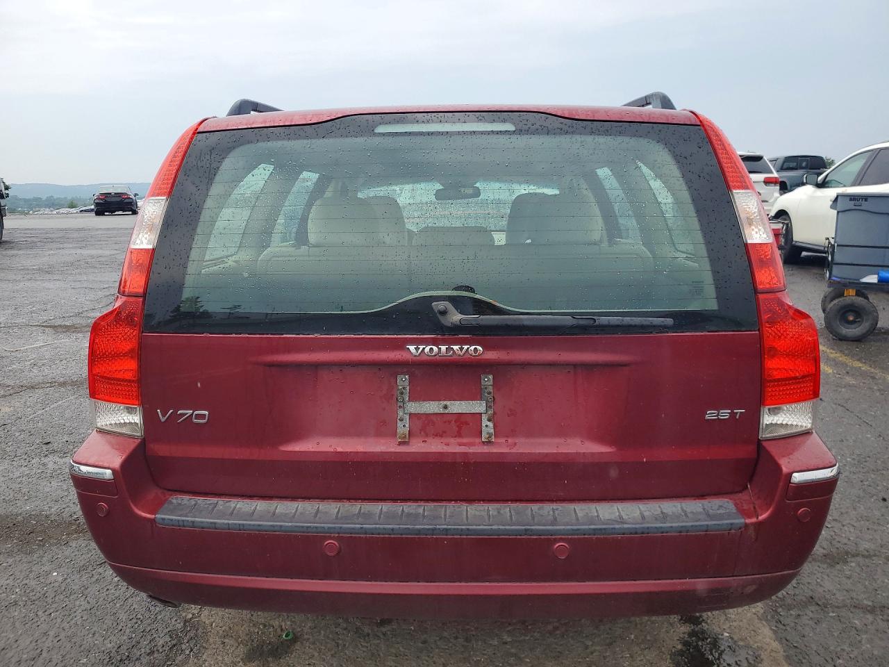 2007 Volvo V70 2.5t Red vin: YV1SW592872624811