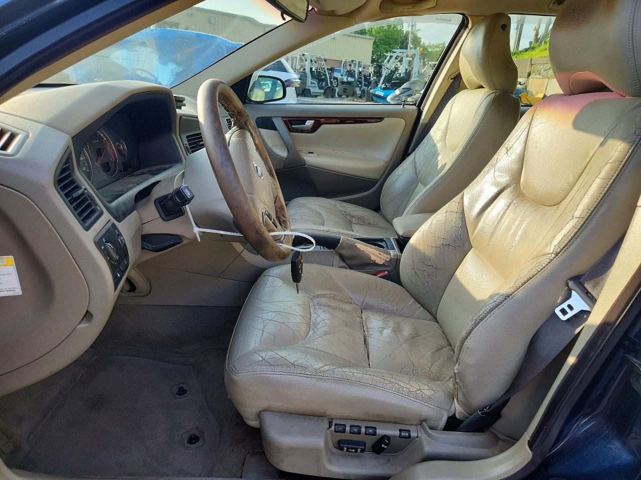 2004 Volvo V70 Fwd Blue vin: YV1SW59V242403646
