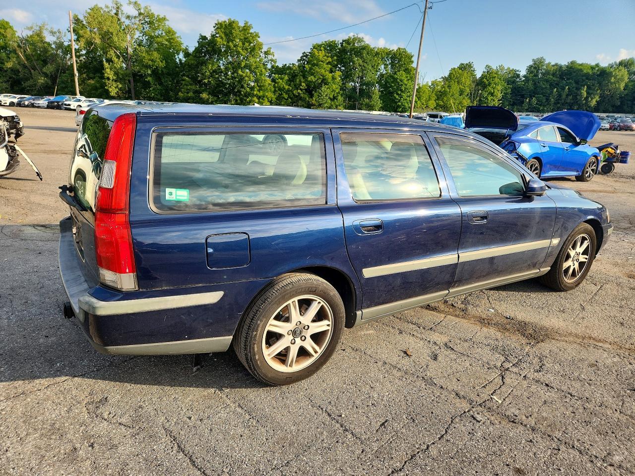 2004 Volvo V70 Fwd Blue vin: YV1SW59V242403646