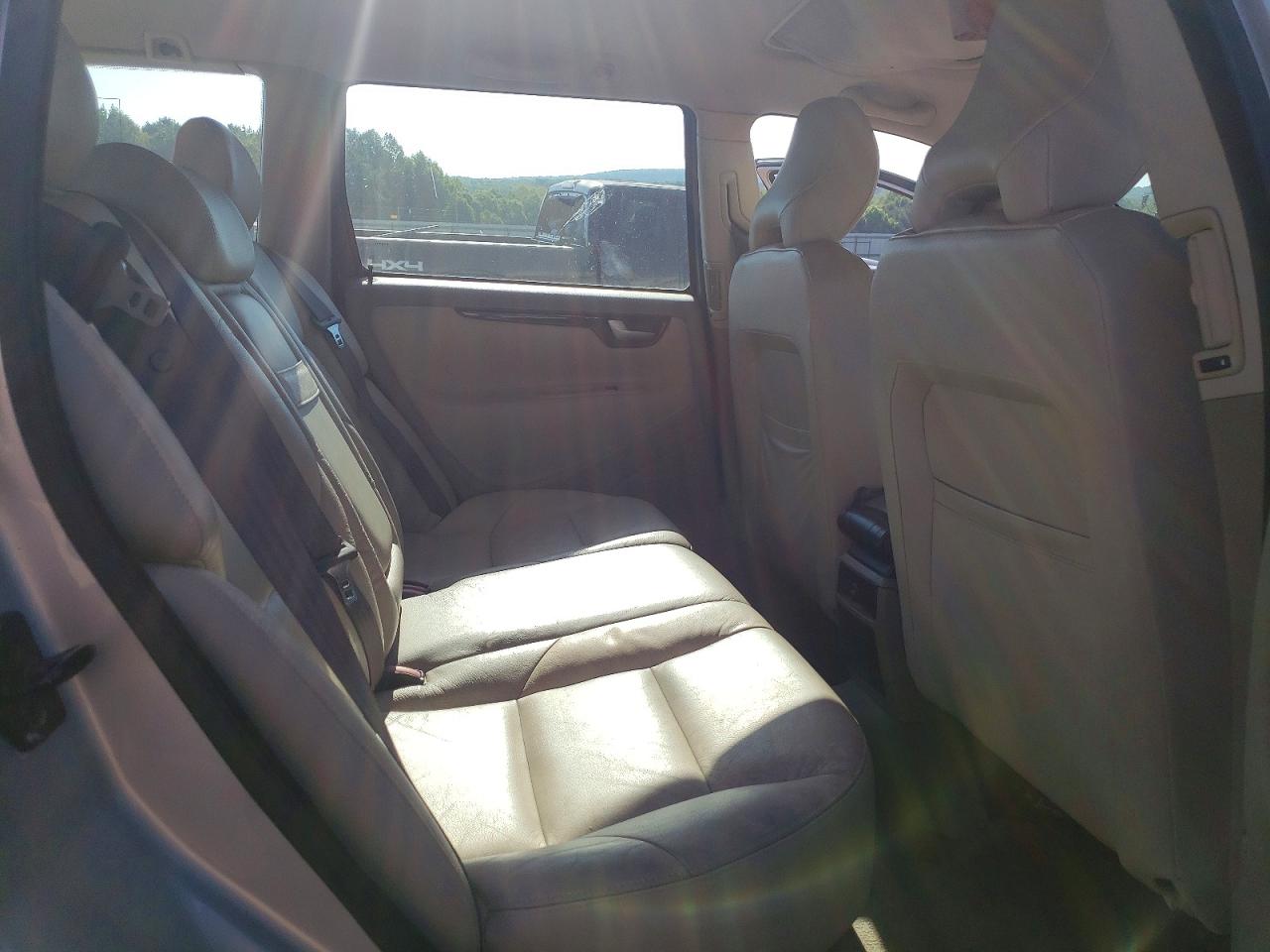 2004 Volvo V70 Fwd Silver vin: YV1SW59V242451163