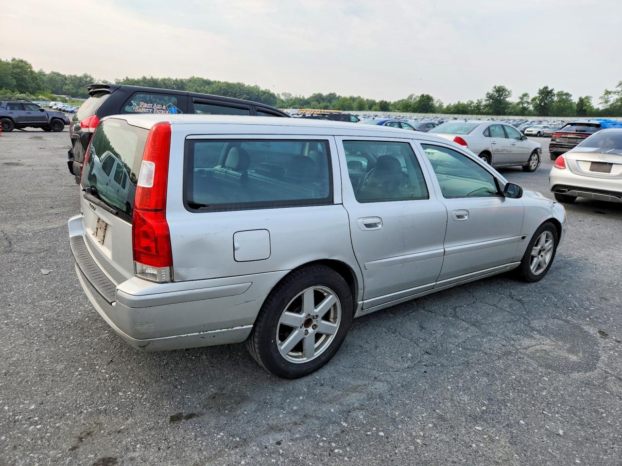 2006 Volvo V70 Серебряный vin: YV1SW612062531572