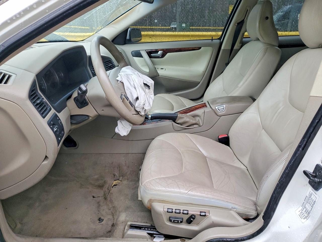 2006 Volv V70 White vin: YV1SW612162587049