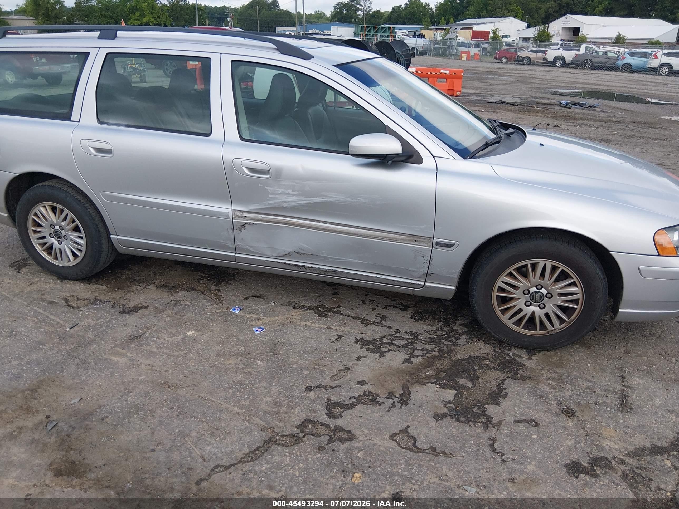 2005 Volvo V70 2.4 A/2.4 A Sr/2.4 M/2.4 M Sr Silver vin: YV1SW612451510759