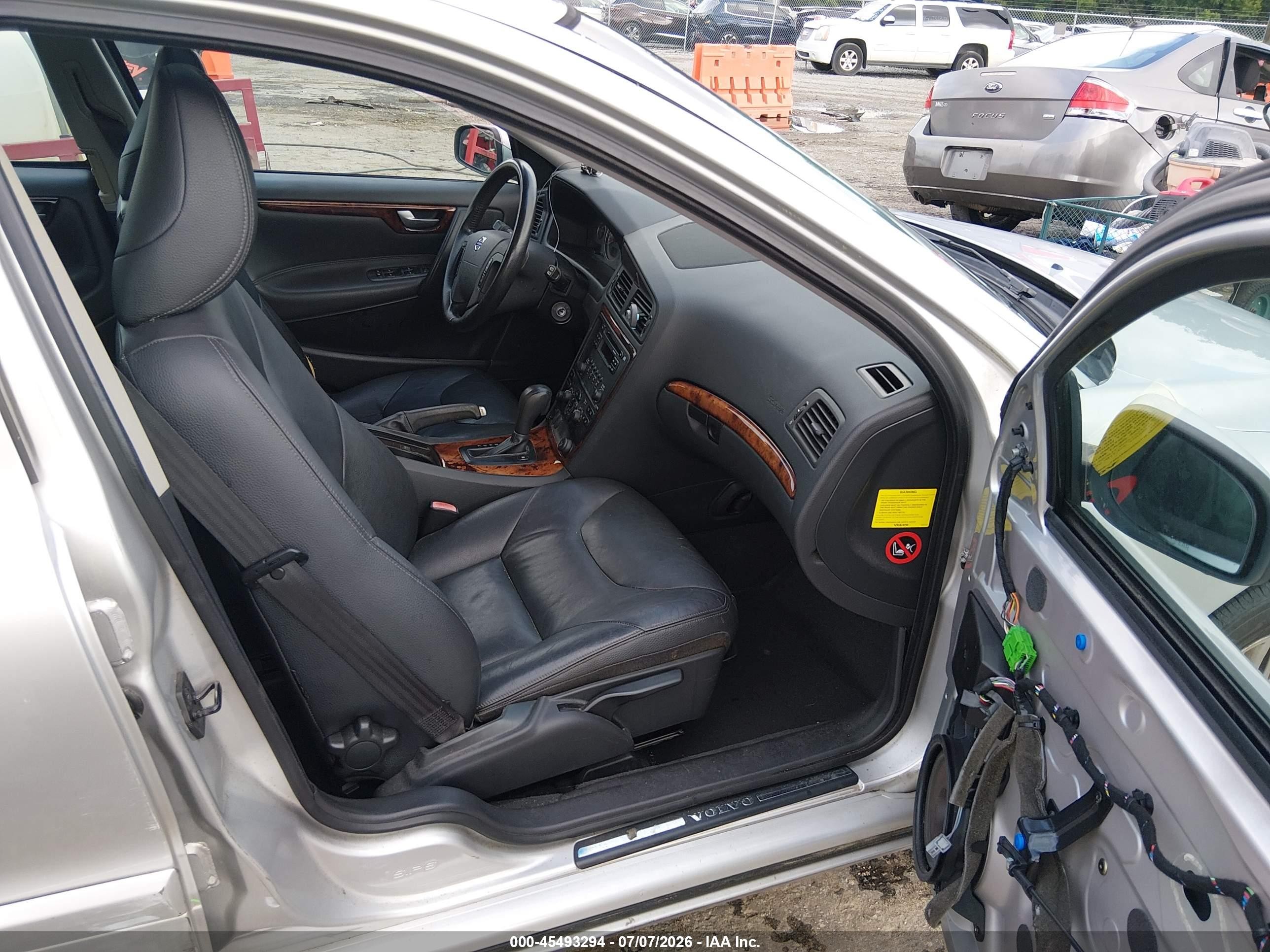 2005 Volvo V70 2.4 A/2.4 A Sr/2.4 M/2.4 M Sr Silver vin: YV1SW612451510759