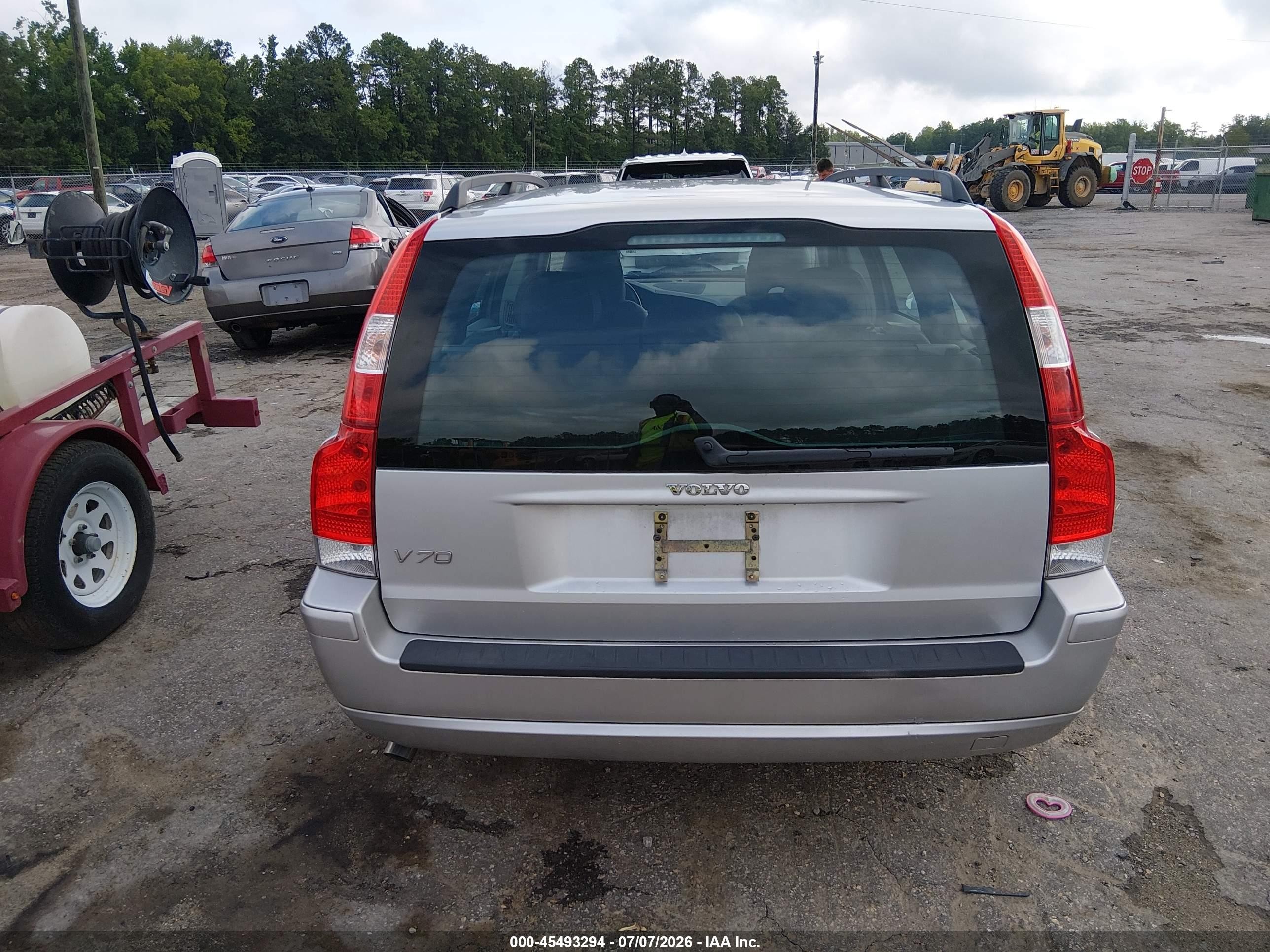 2005 Volvo V70 2.4 A/2.4 A Sr/2.4 M/2.4 M Sr Silver vin: YV1SW612451510759