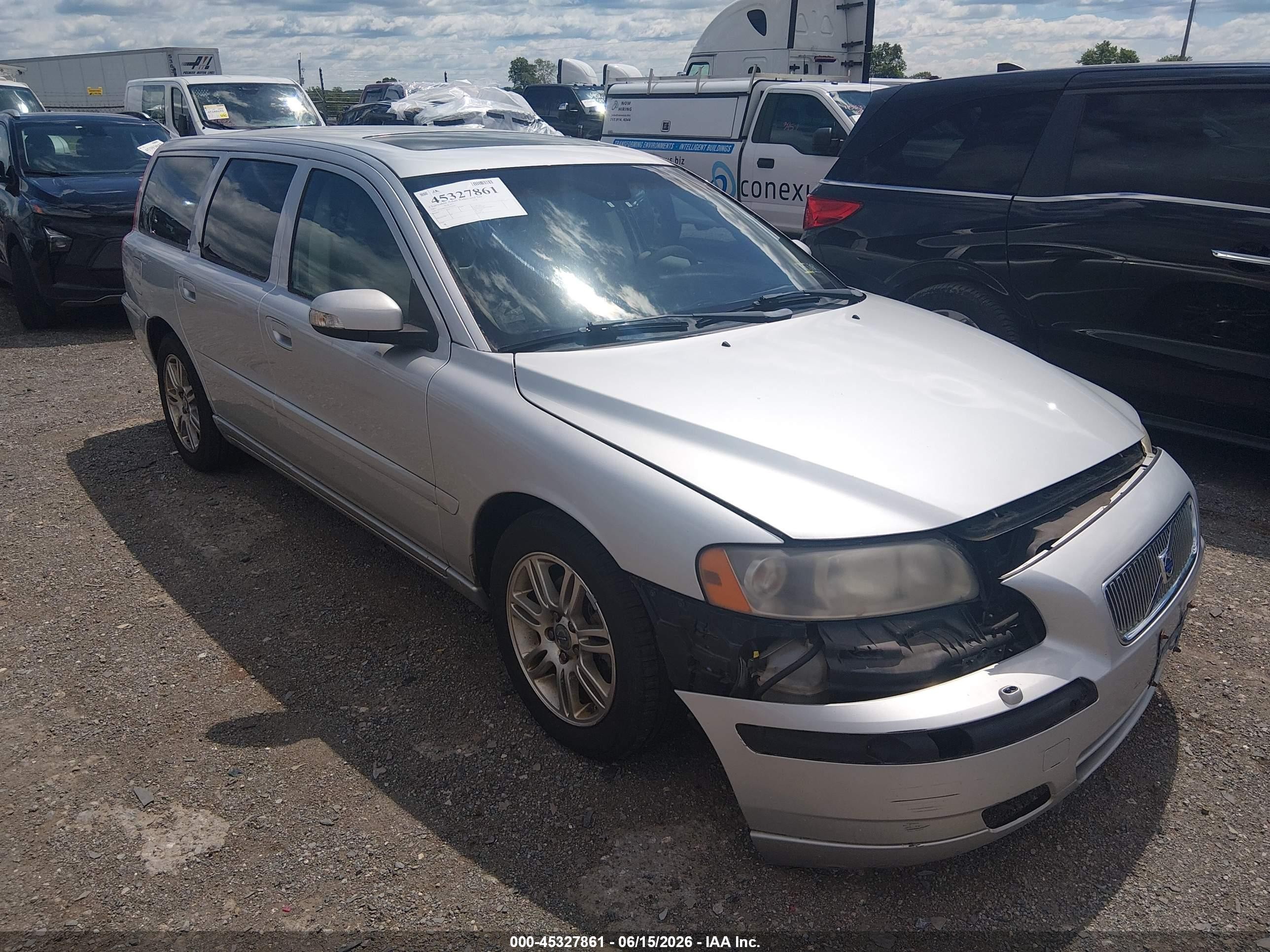 2007 Volvo V70 2.4 Silver vin: YV1SW612572650980