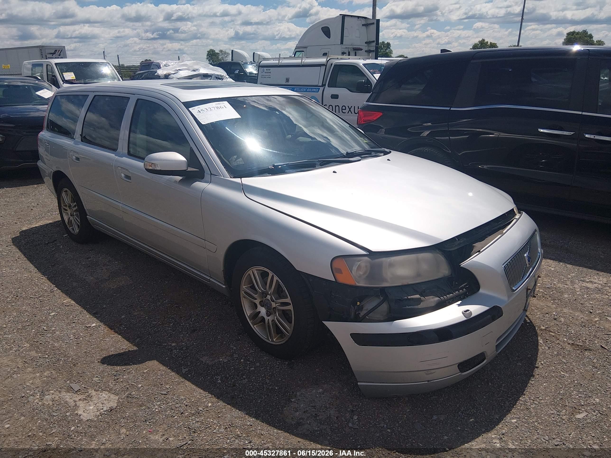 2007 Volvo V70 2.4 Silver vin: YV1SW612572650980