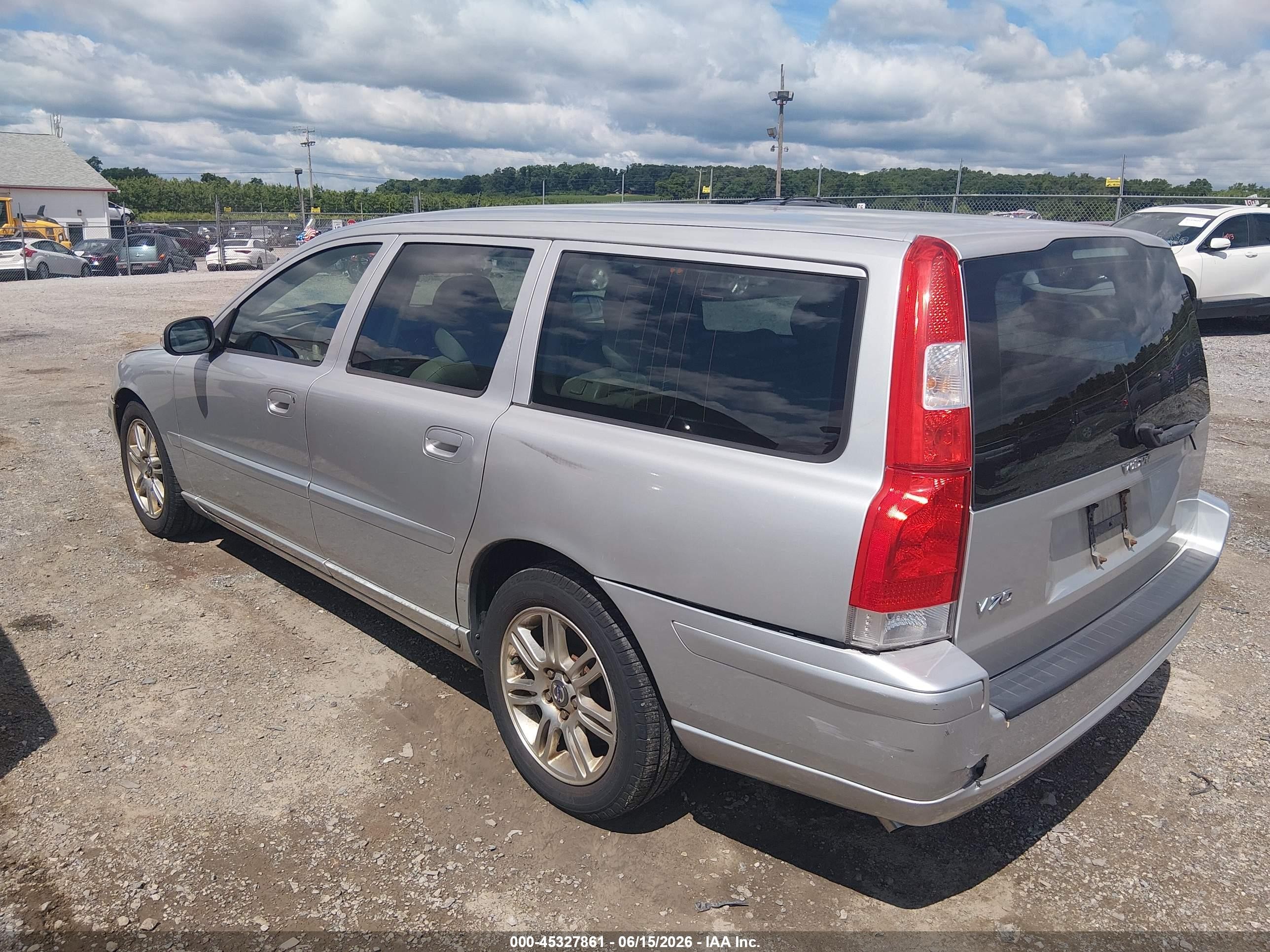 2007 Volvo V70 2.4 Silver vin: YV1SW612572650980