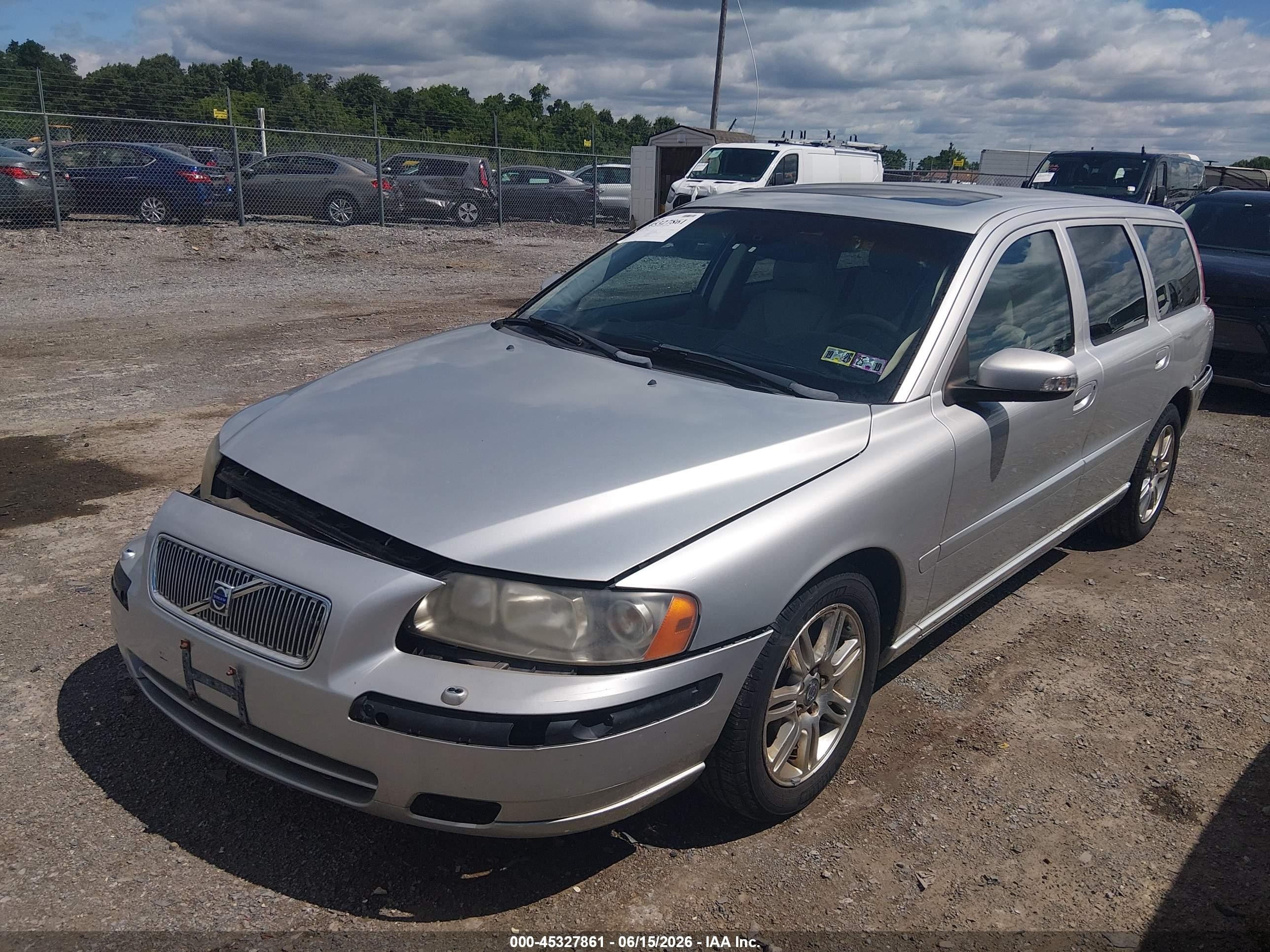 2007 Volvo V70 2.4 Silver vin: YV1SW612572650980
