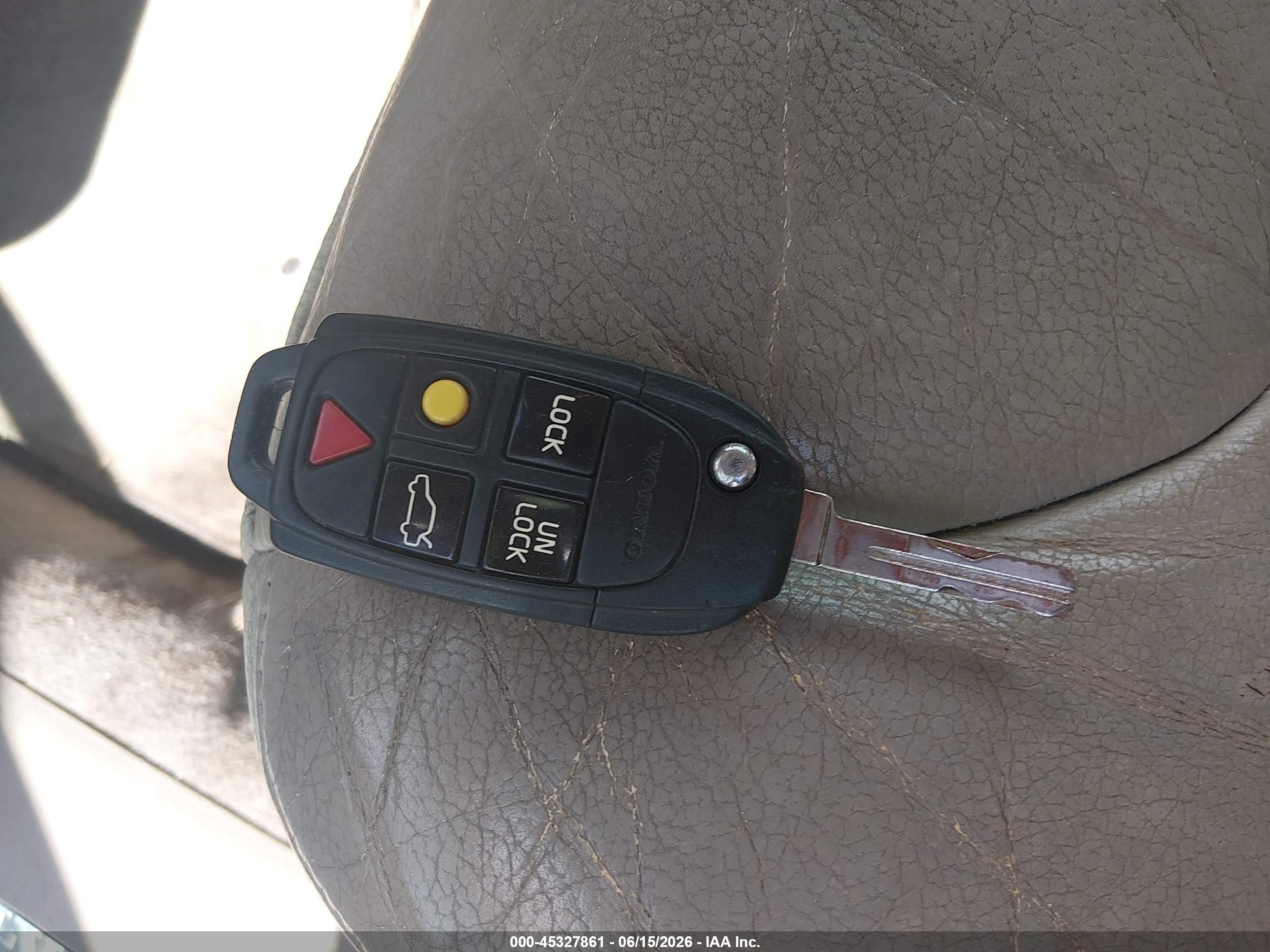 2007 Volvo V70 2.4 Silver vin: YV1SW612572650980